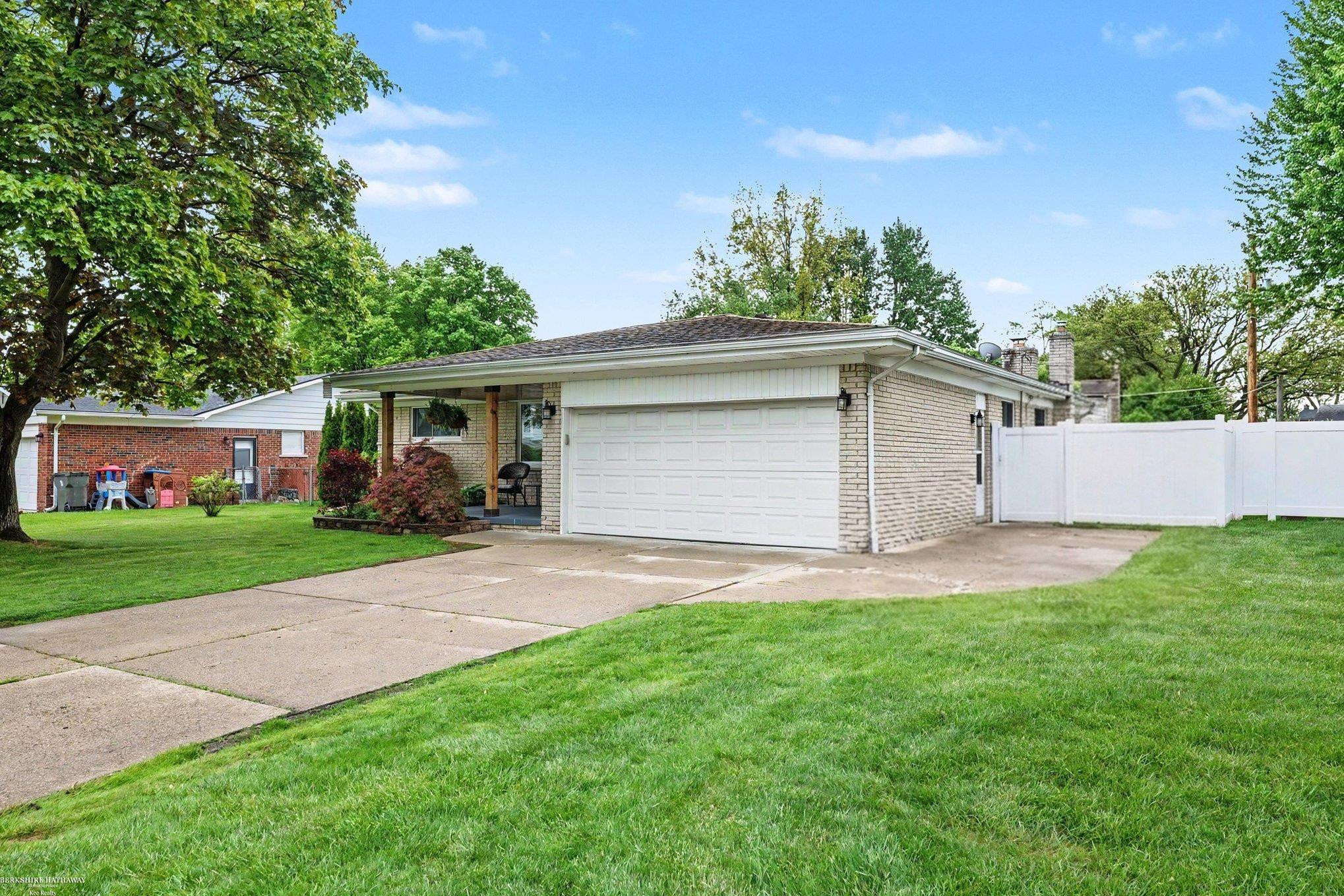 35357 Bobcean Road, Clinton Twp, MI 48035 — Photo 2
