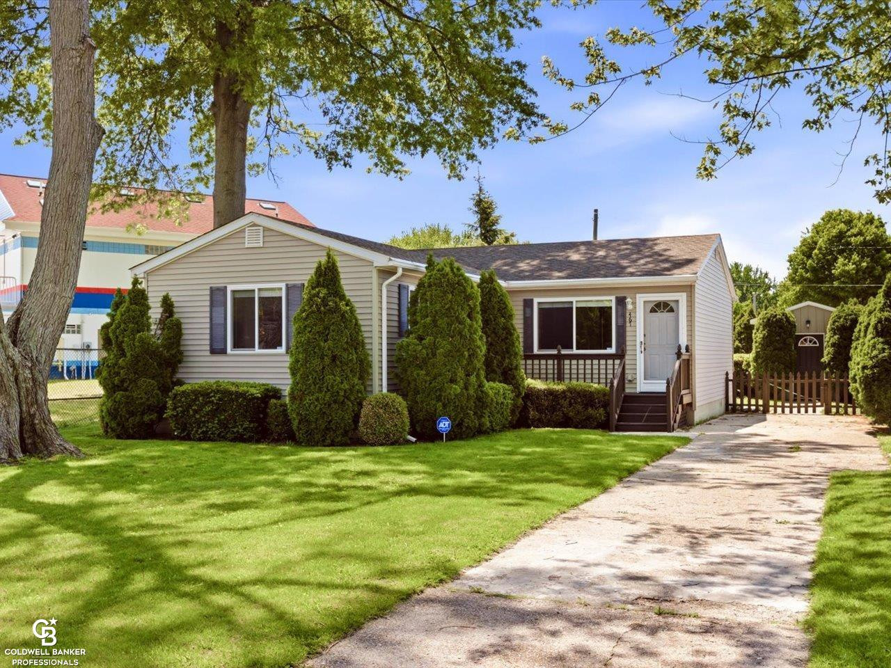 467 Dixie Boulevard, Algonac, MI 48001 — front exterior
