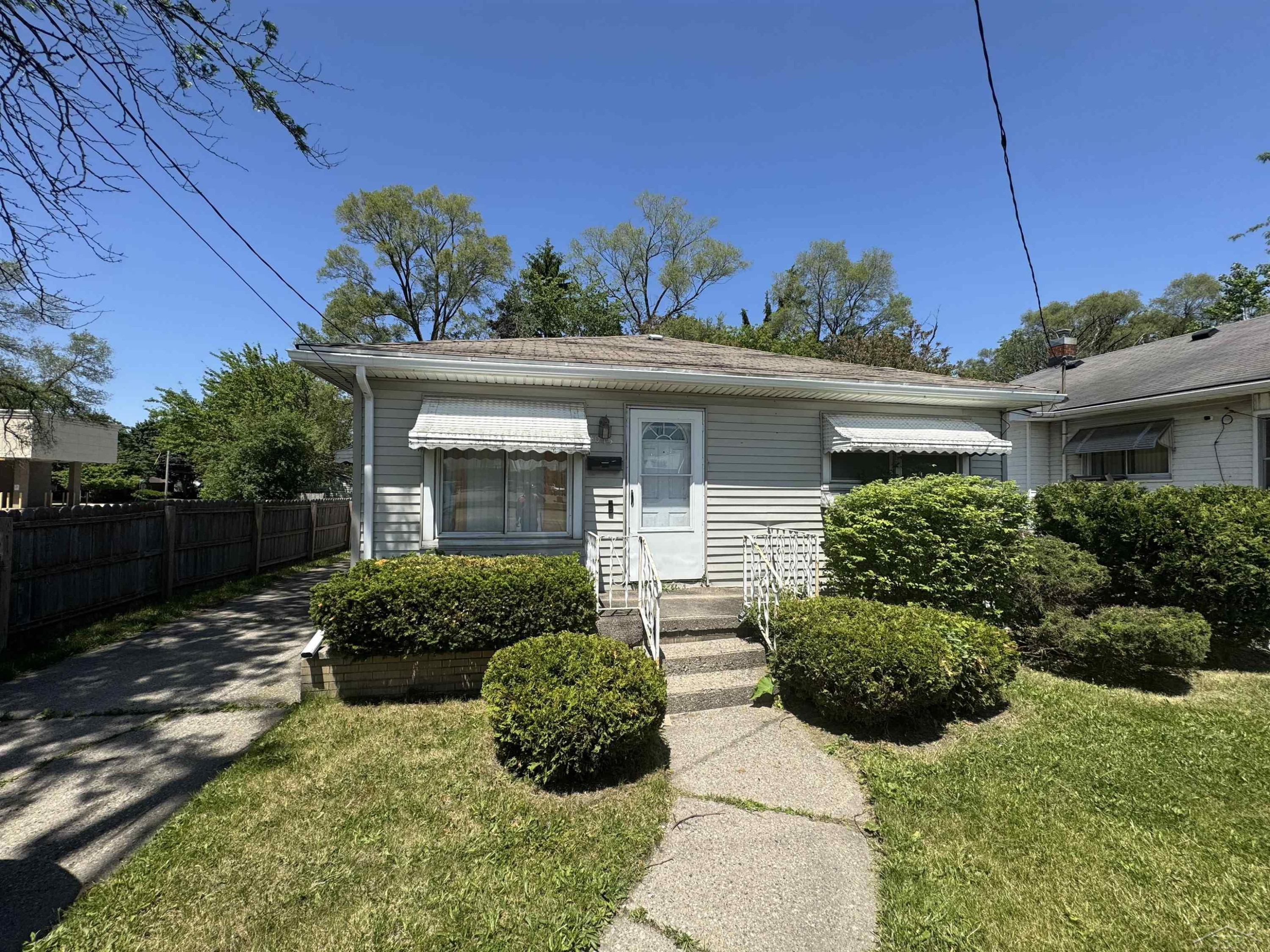 4015 Hess Avenue, Saginaw, MI 48601 — front exterior