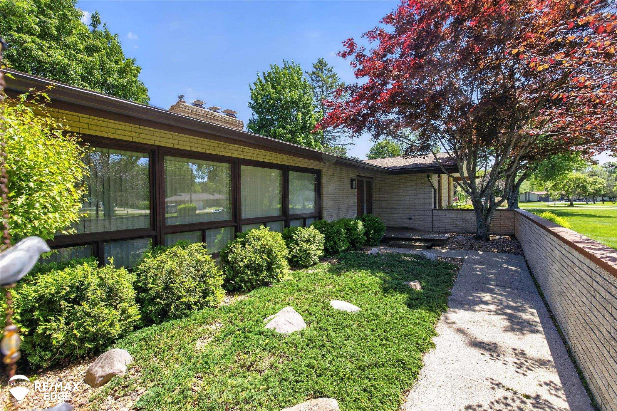 2210 N Sycamore Drive, Burton, MI 48509 — Photo 4