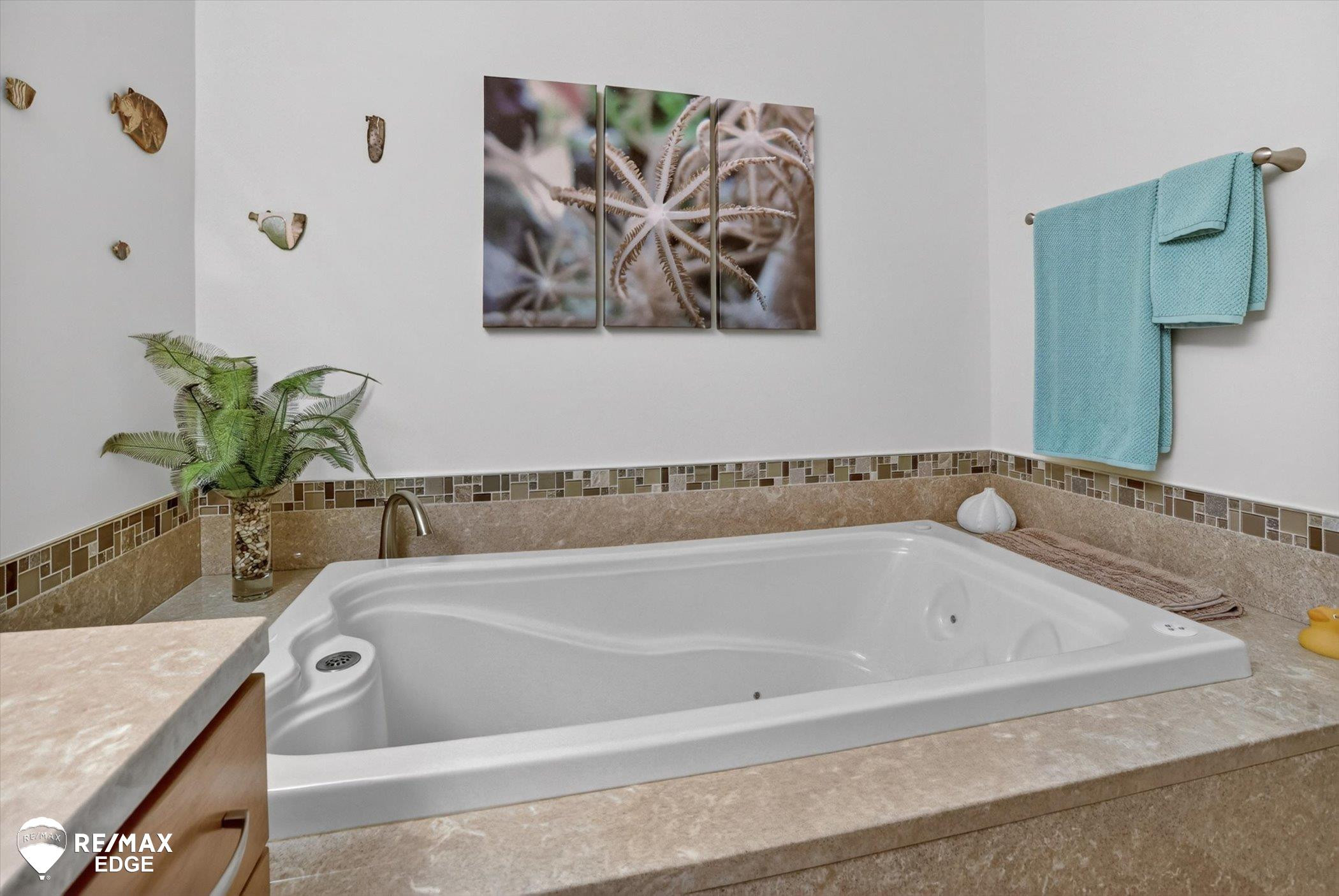 2210 N Sycamore Drive, Burton, MI 48509 — Photo 31