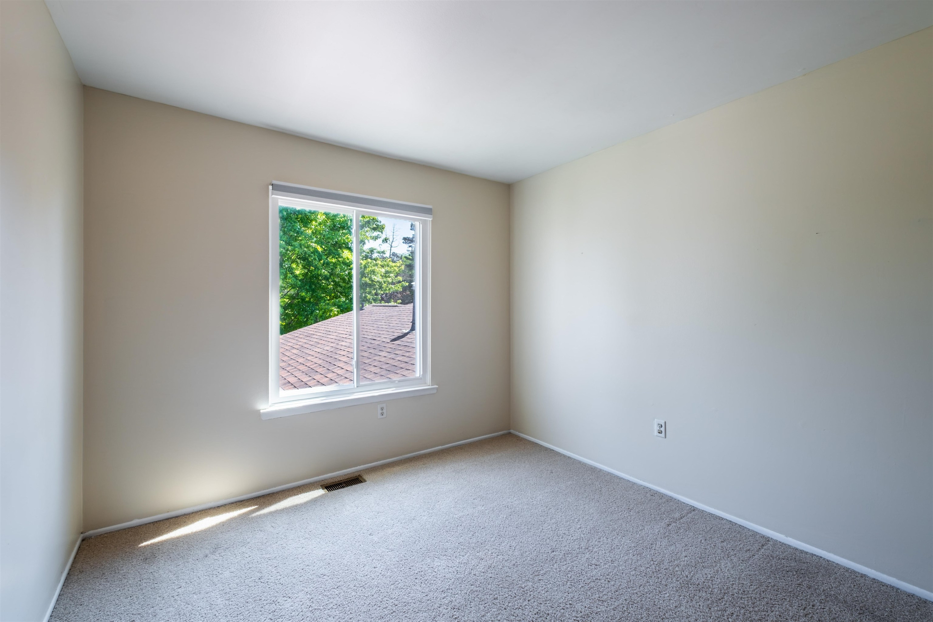 8307 Camelot Court, Mount Morris, MI 48458 — Photo 12