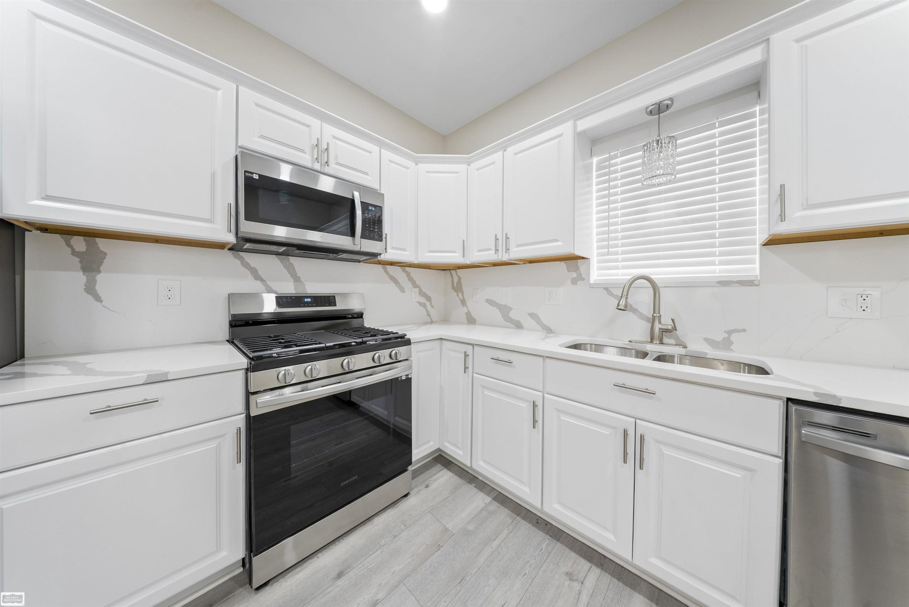 403 Voorheis Street, Pontiac, MI 48341 — Photo 8