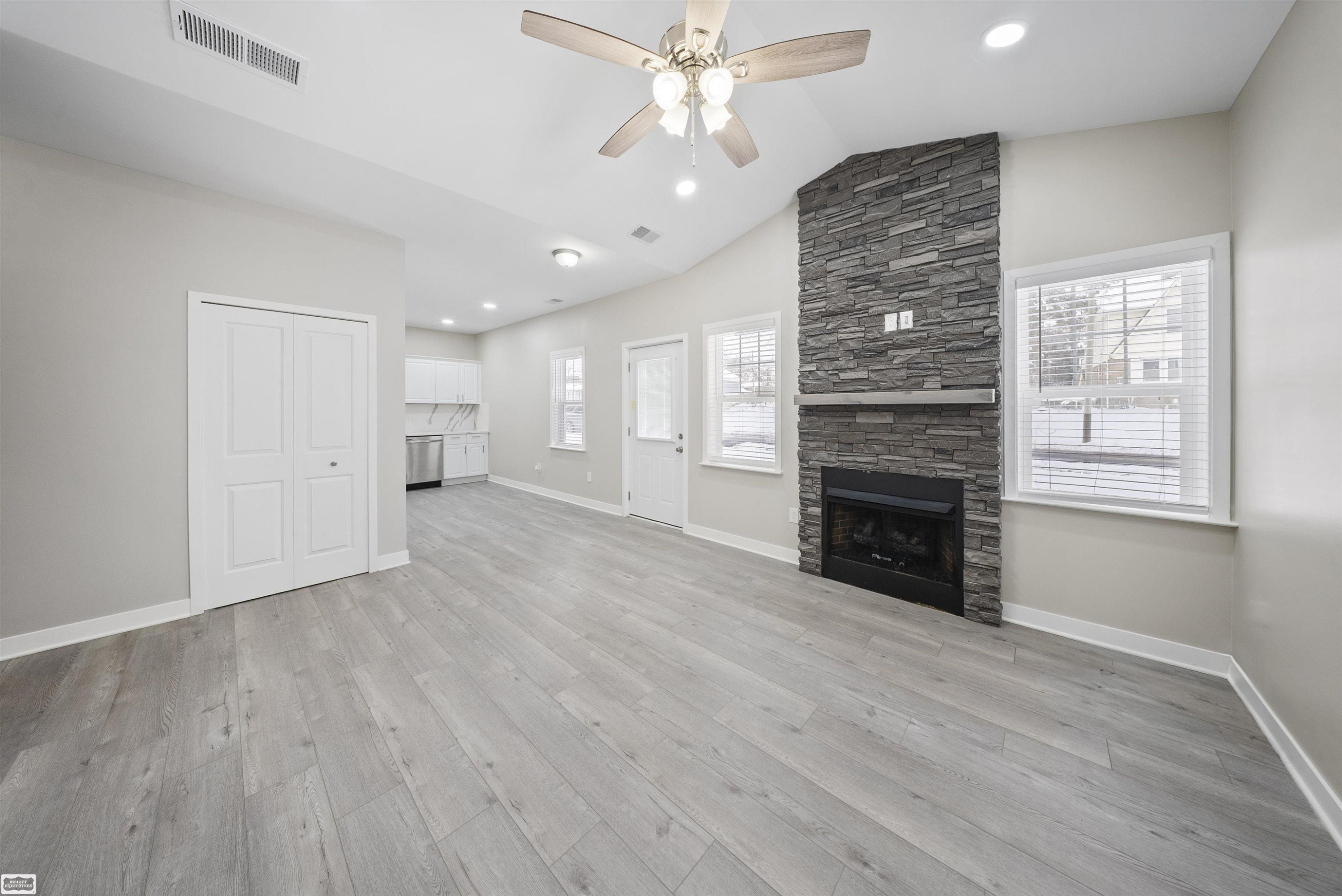 403 Voorheis Street, Pontiac, MI 48341 — Photo 5