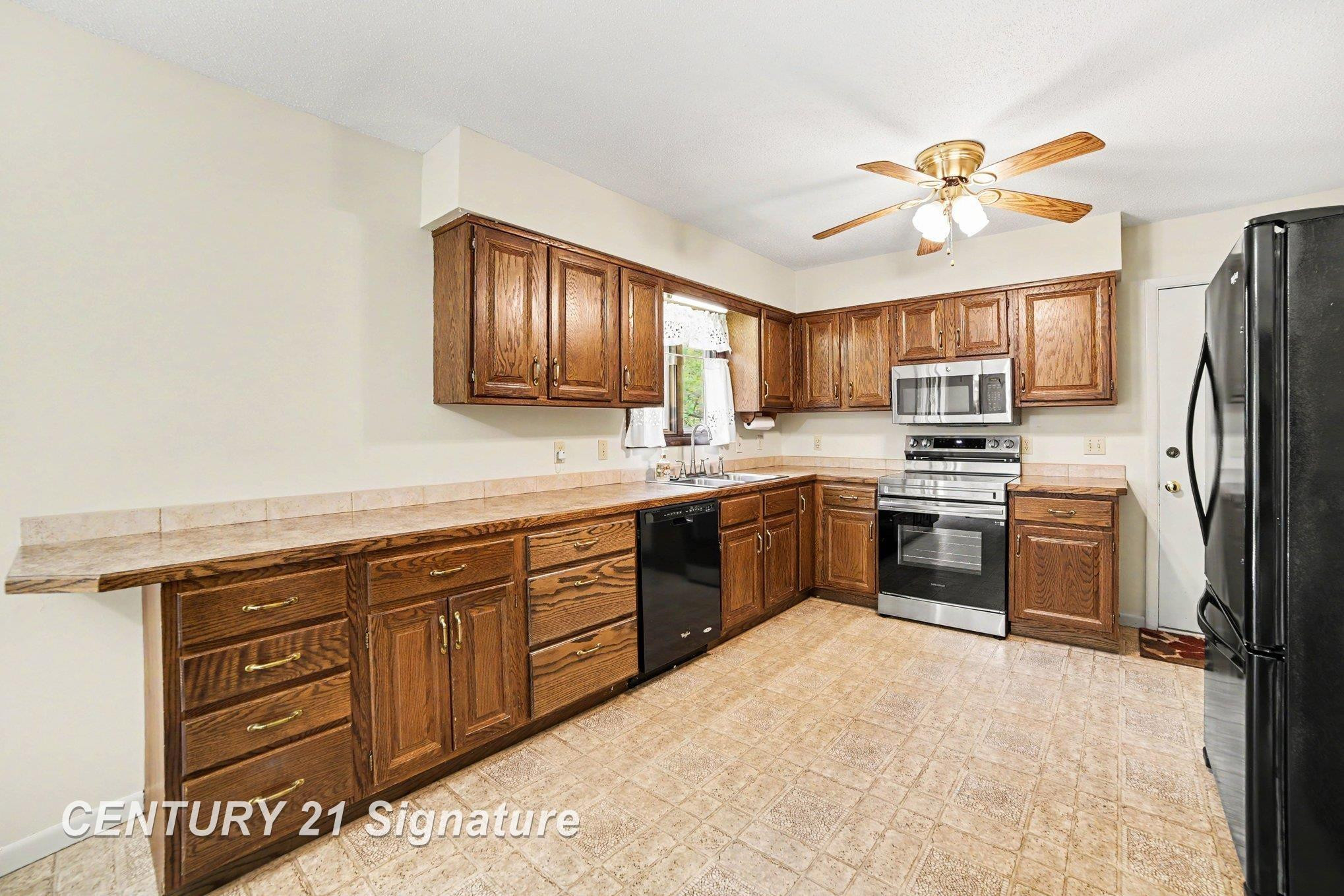 4403 Robinhood Terrace, Midland, MI 48642 — Photo 5