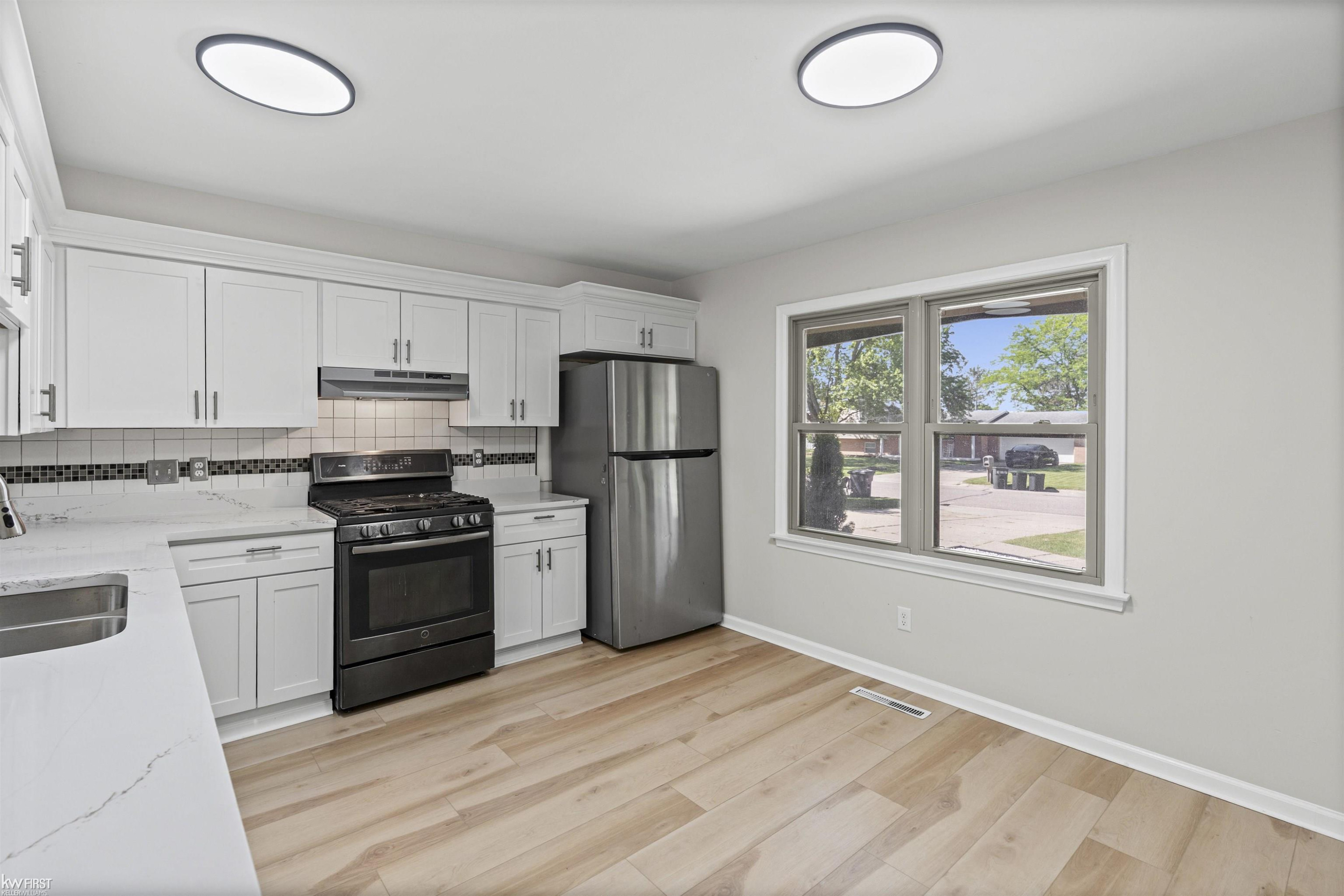 3183 Bridle Path, Flint, MI 48507 — Photo 17
