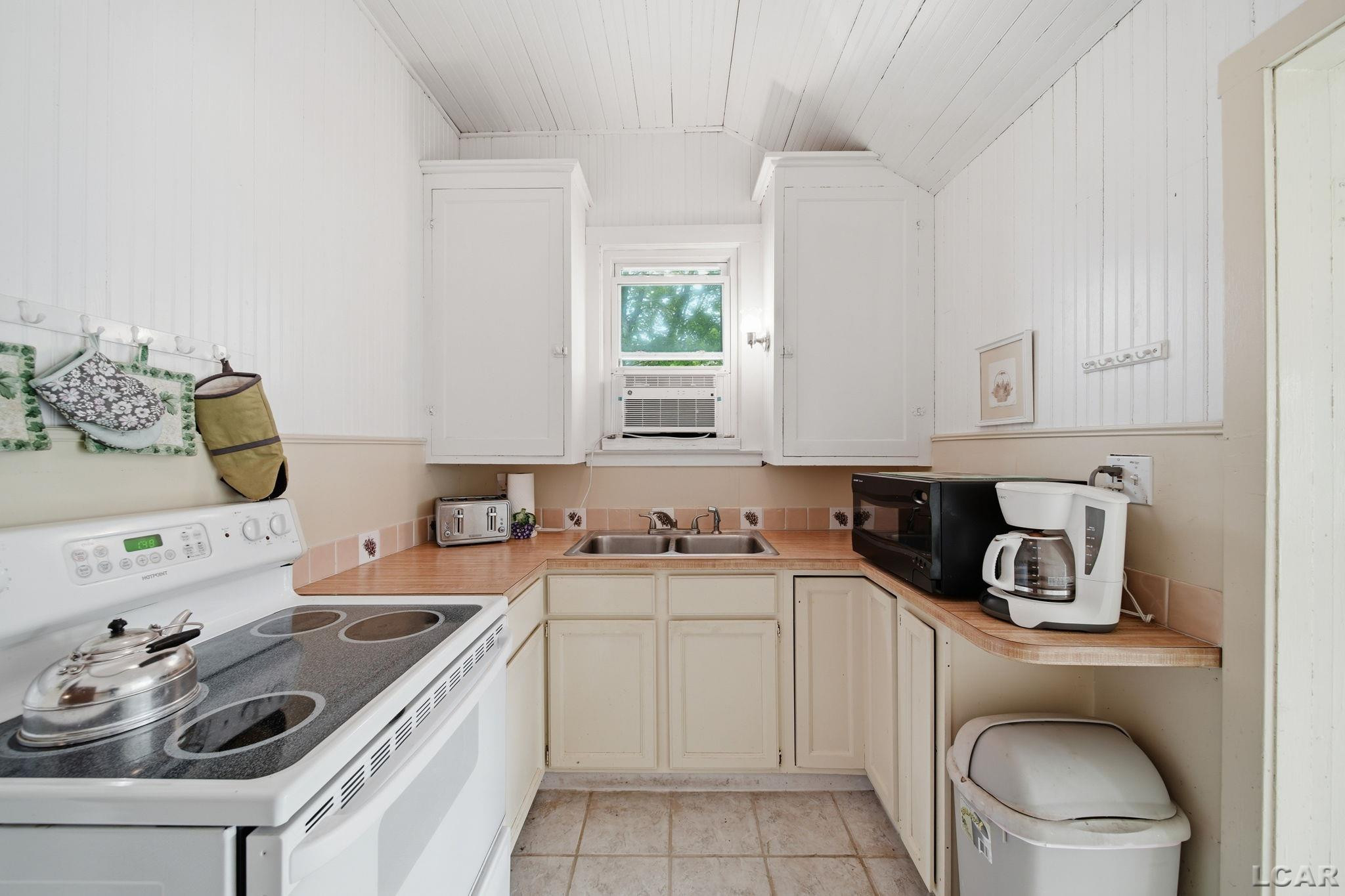 392 Egan Highway, Brooklyn, MI 49230 — Photo 13