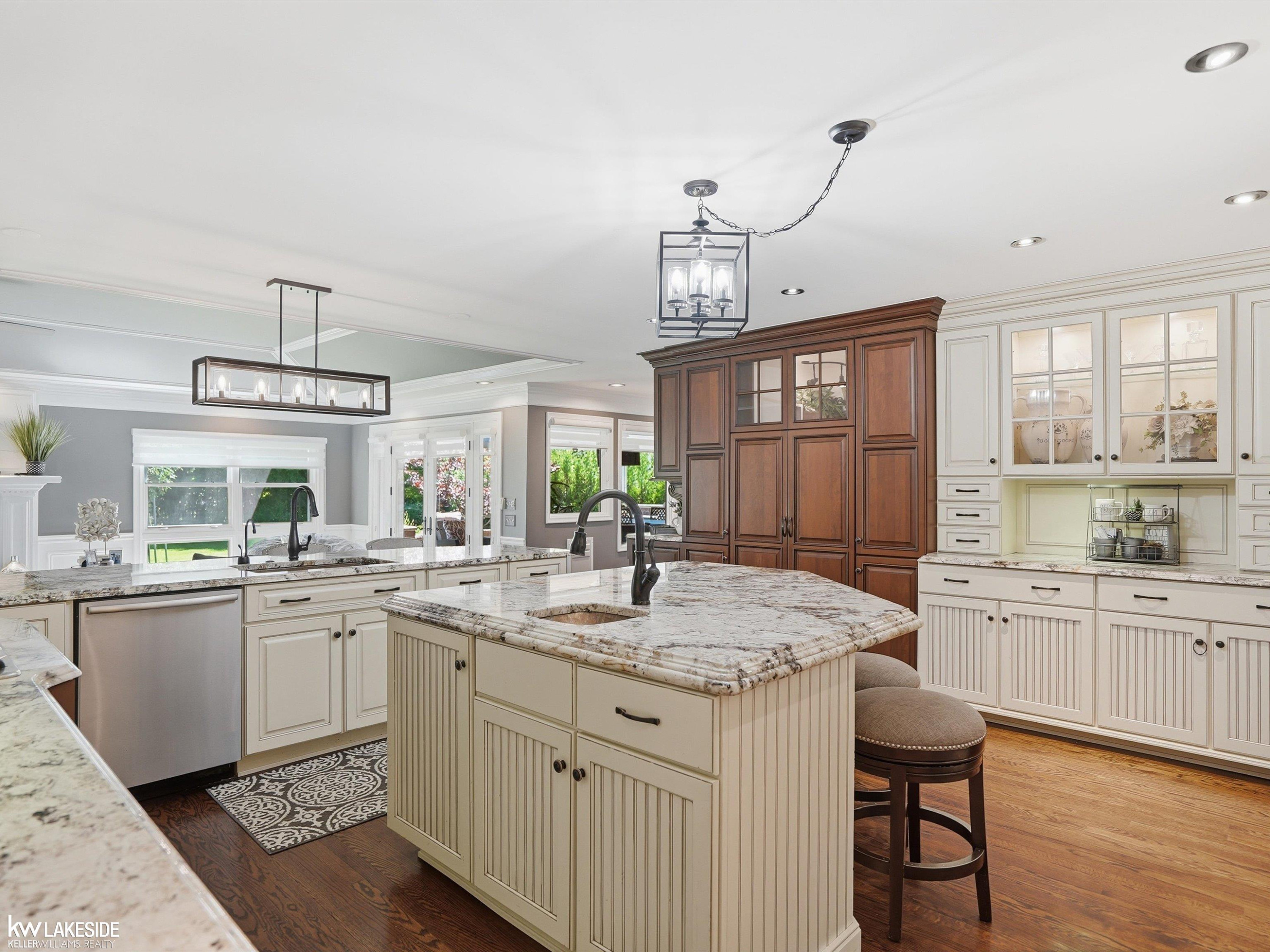 643 Lochmoor Boulevard, Grosse Pointe Woods, MI 48236 — Photo 6