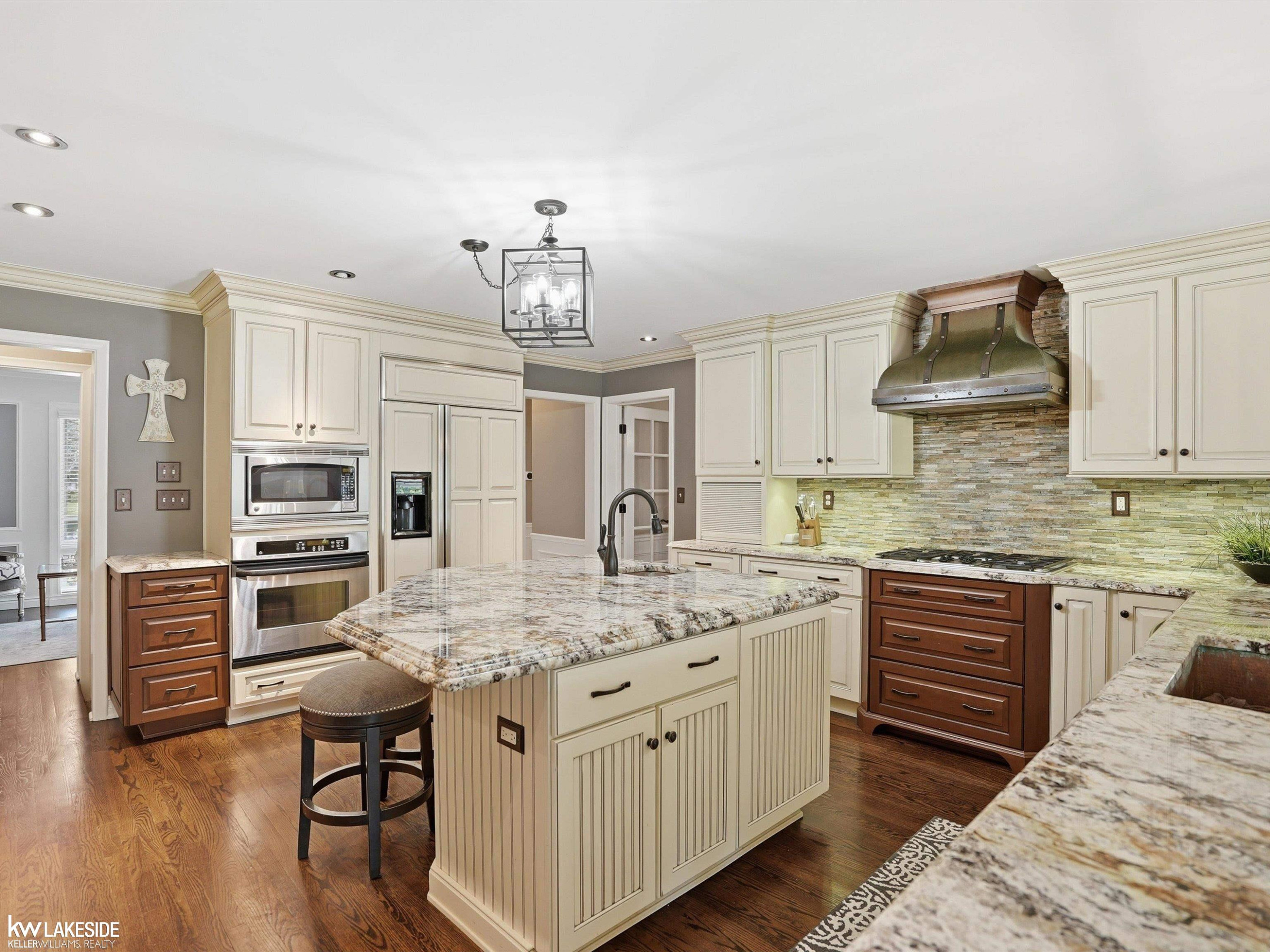 643 Lochmoor Boulevard, Grosse Pointe Woods, MI 48236 — Photo 10