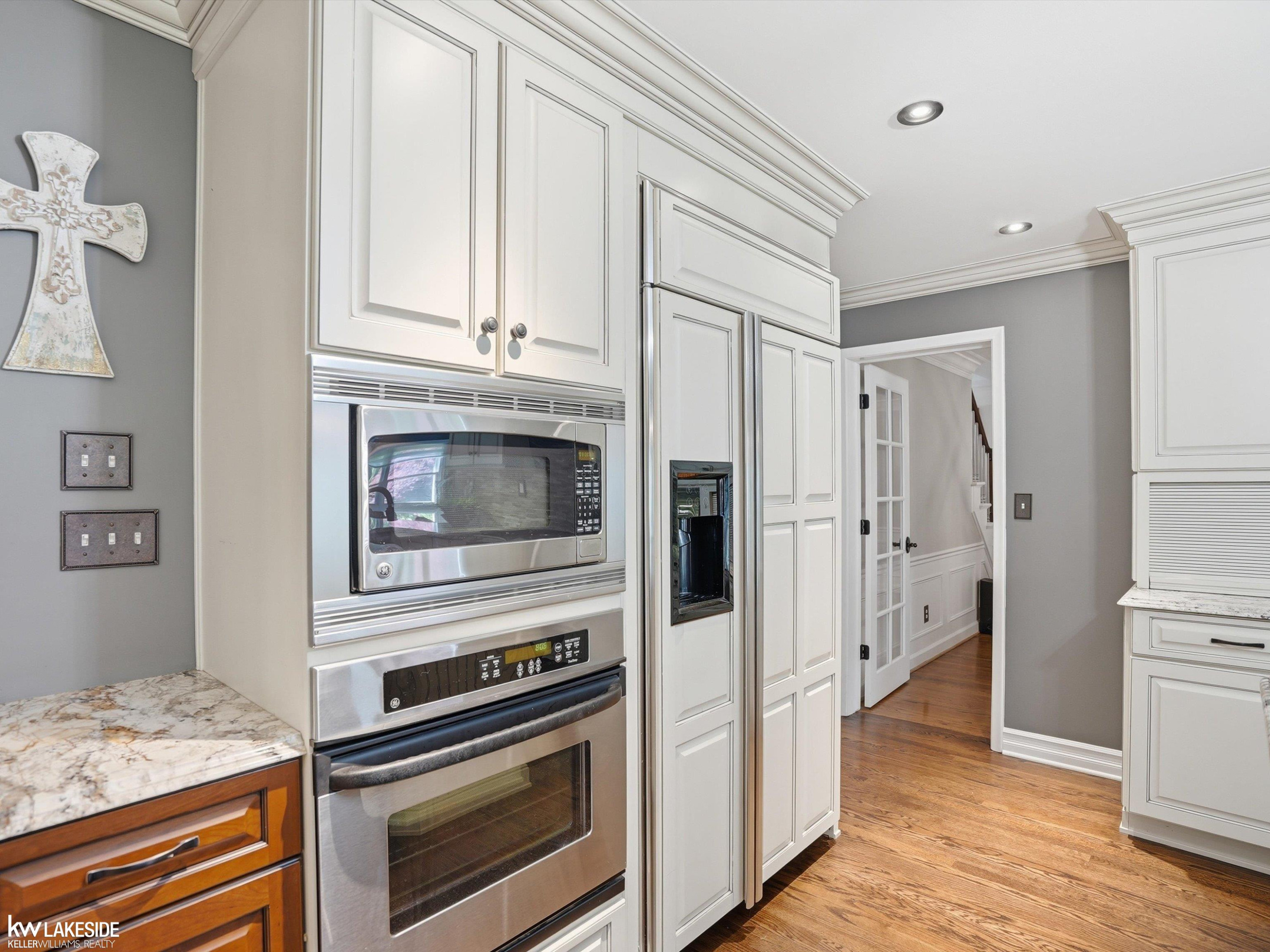 643 Lochmoor Boulevard, Grosse Pointe Woods, MI 48236 — Photo 12