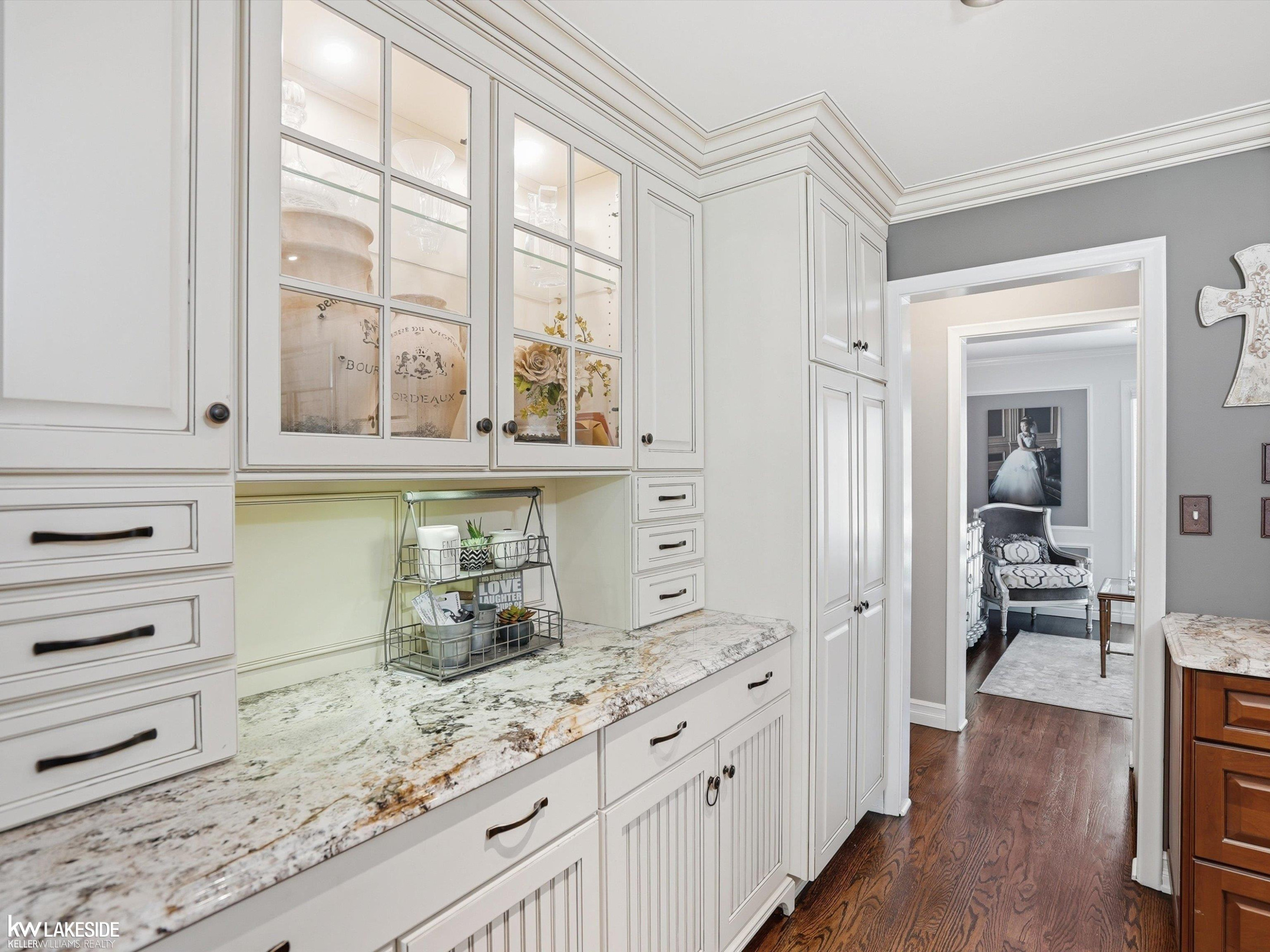 643 Lochmoor Boulevard, Grosse Pointe Woods, MI 48236 — Photo 13