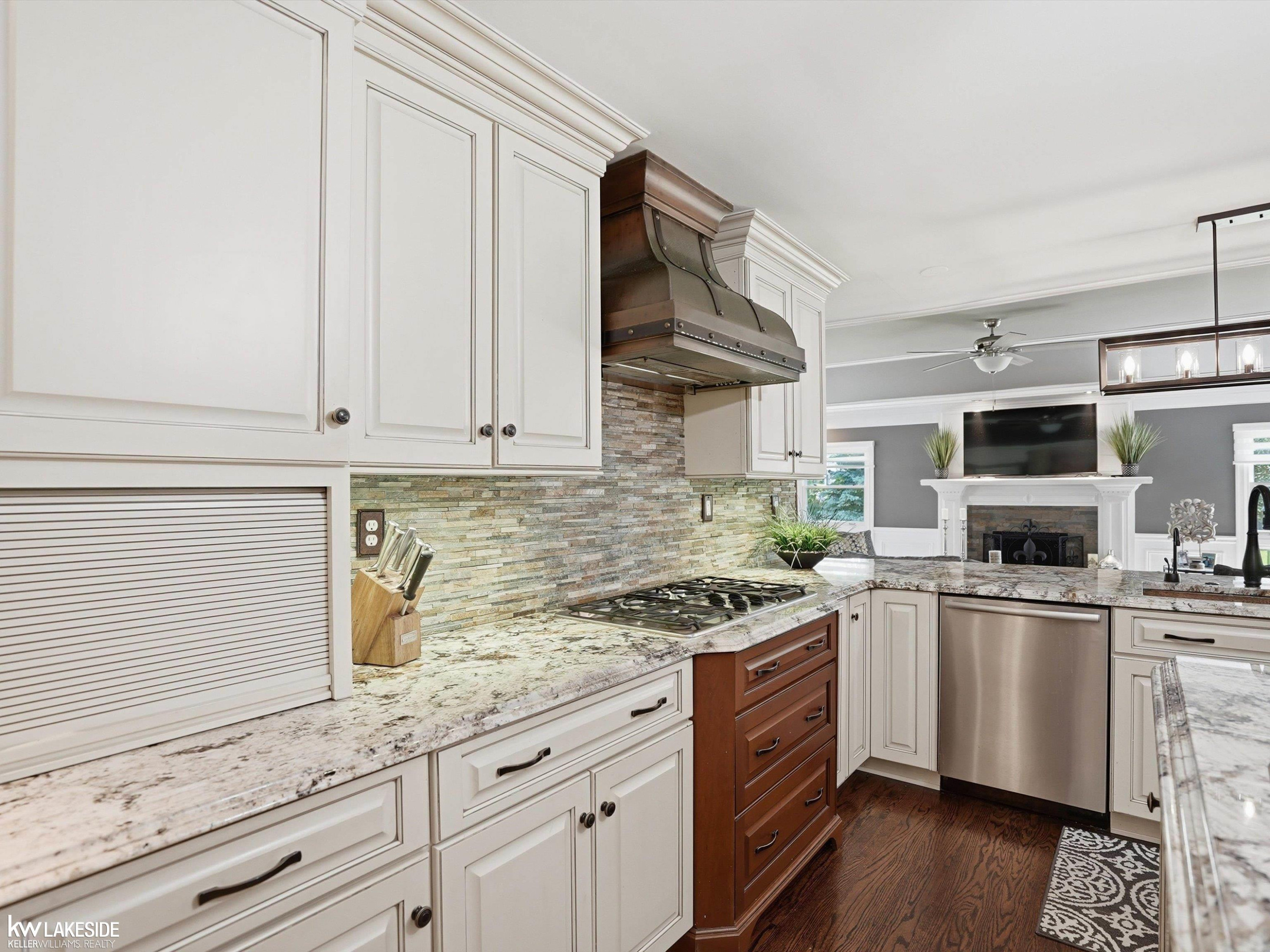 643 Lochmoor Boulevard, Grosse Pointe Woods, MI 48236 — Photo 14
