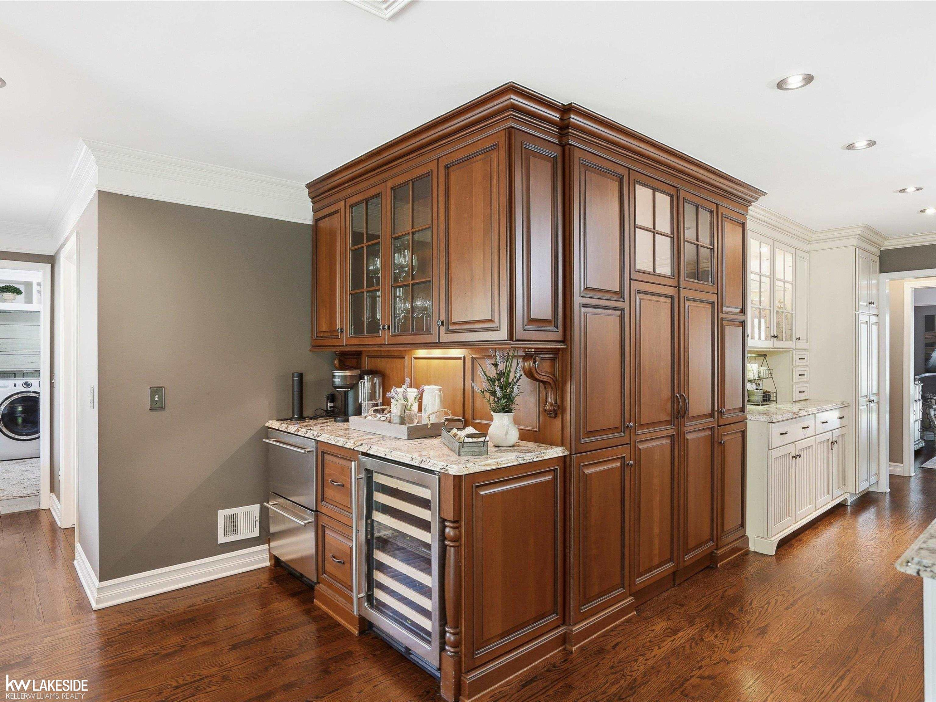 643 Lochmoor Boulevard, Grosse Pointe Woods, MI 48236 — Photo 15