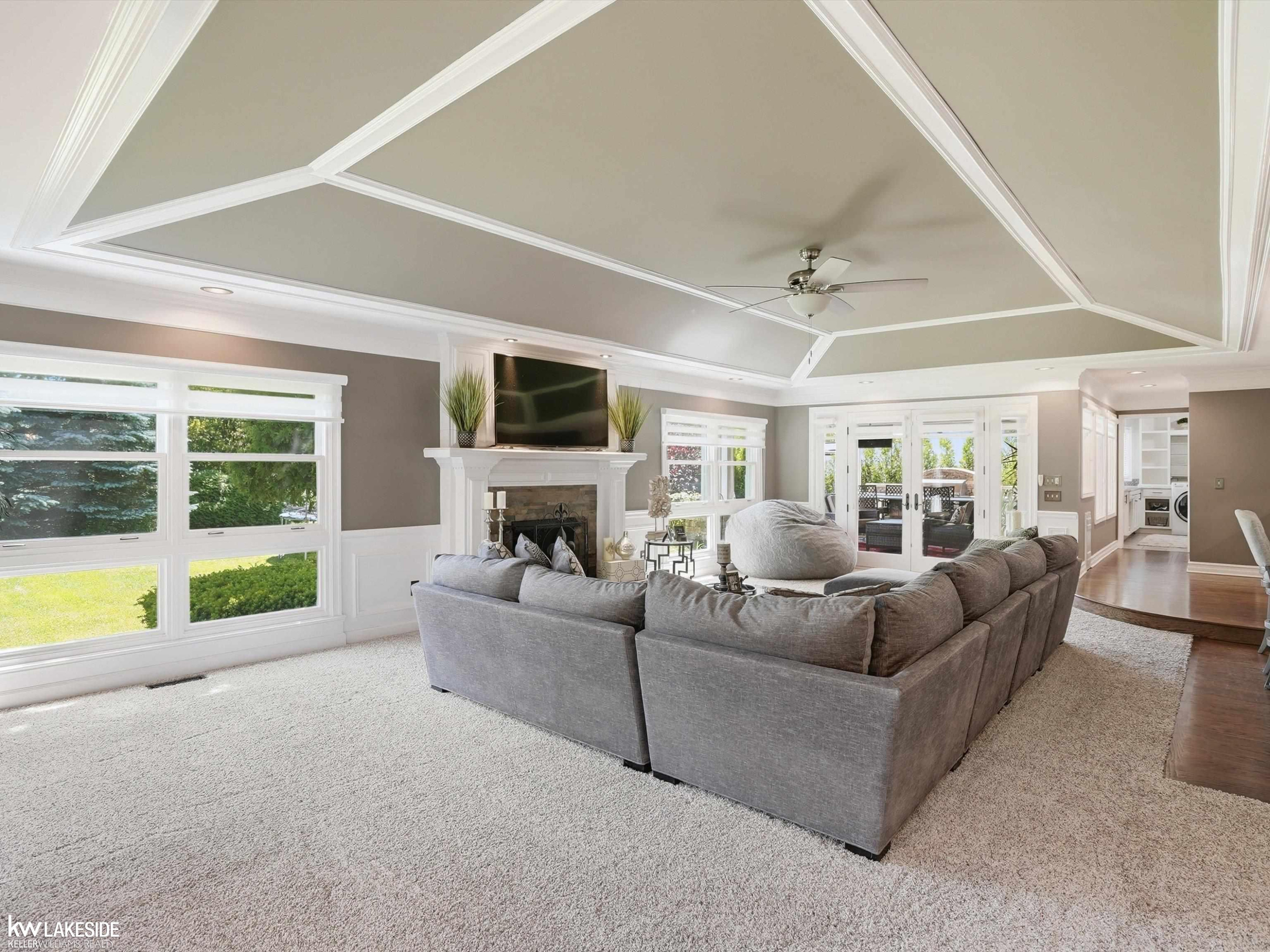 643 Lochmoor Boulevard, Grosse Pointe Woods, MI 48236 — Photo 18