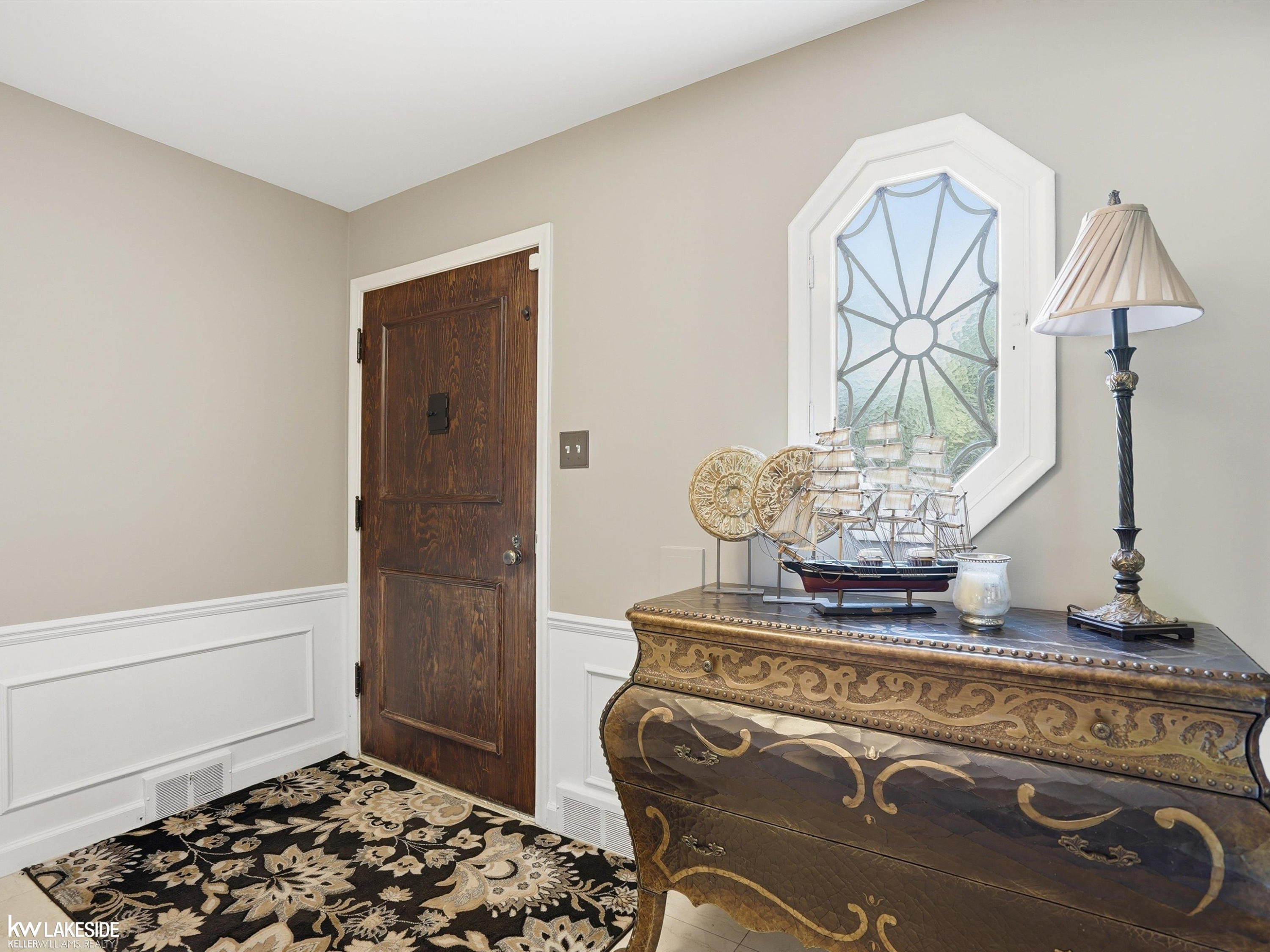 643 Lochmoor Boulevard, Grosse Pointe Woods, MI 48236 — Photo 24