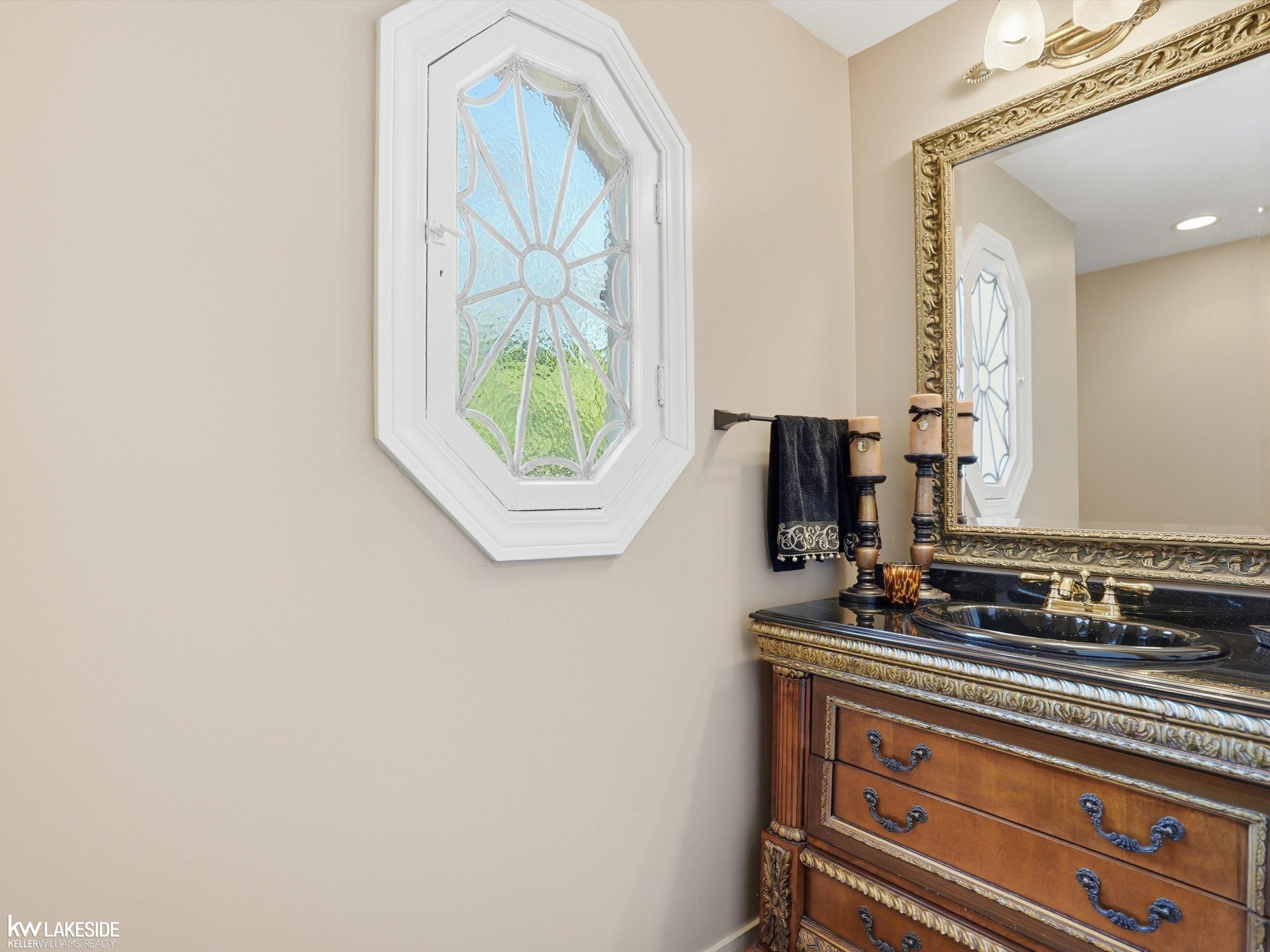 643 Lochmoor Boulevard, Grosse Pointe Woods, MI 48236 — Photo 28