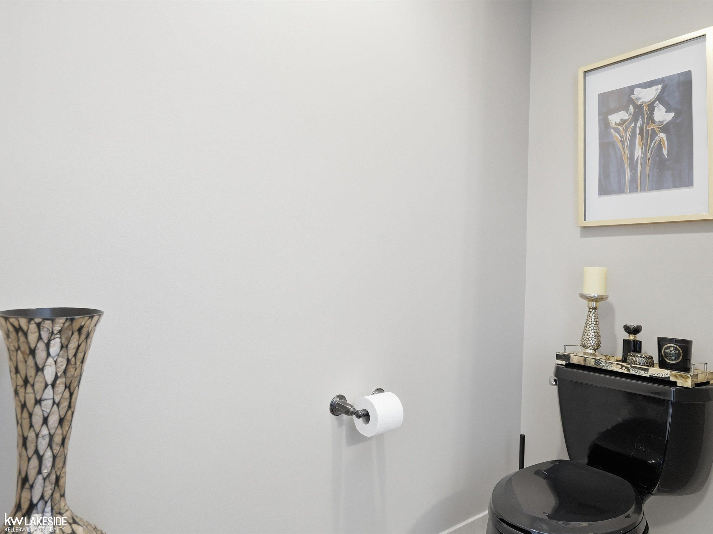 643 Lochmoor Boulevard, Grosse Pointe Woods, MI 48236 — Photo 29