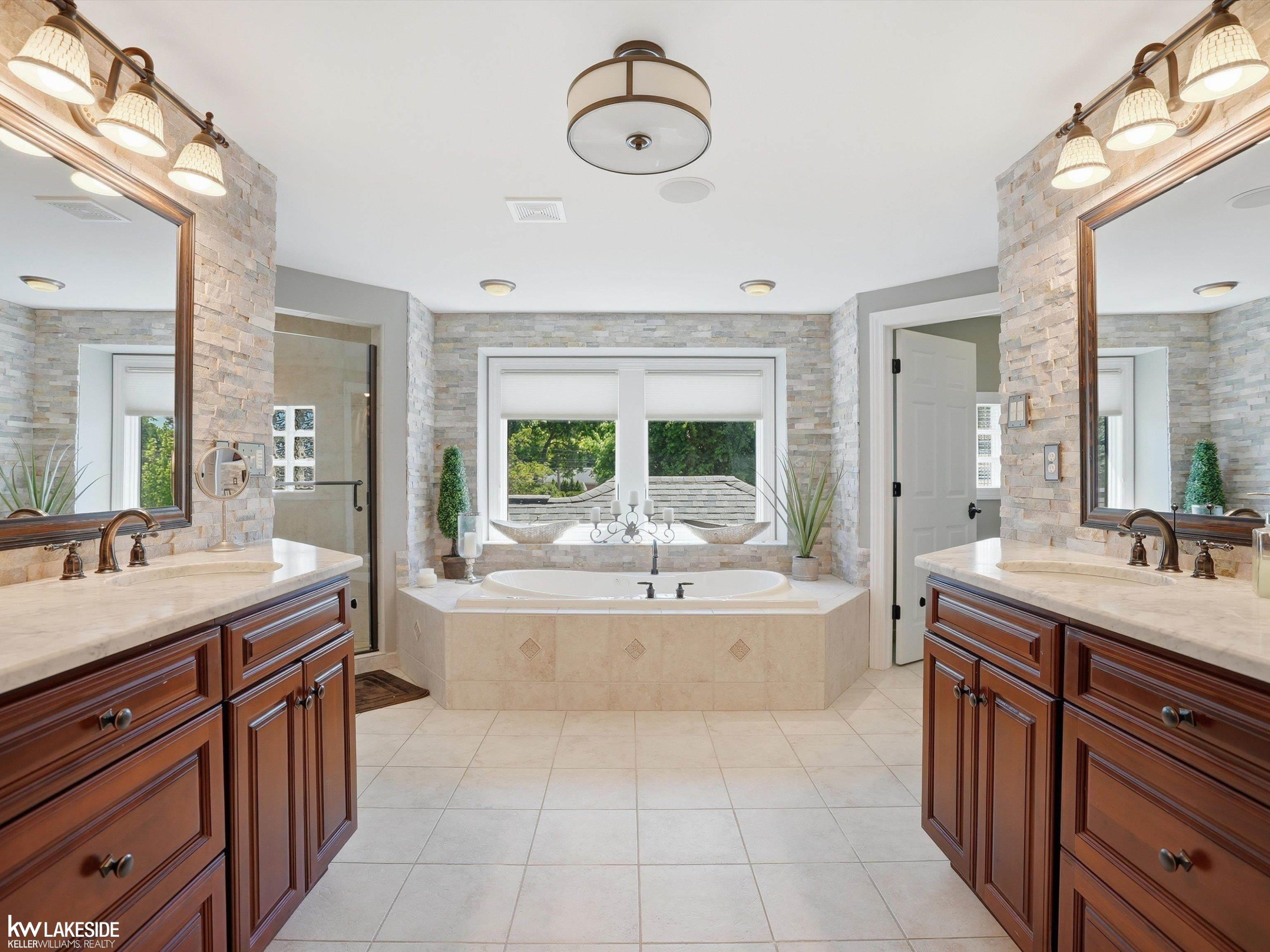 643 Lochmoor Boulevard, Grosse Pointe Woods, MI 48236 — Photo 40