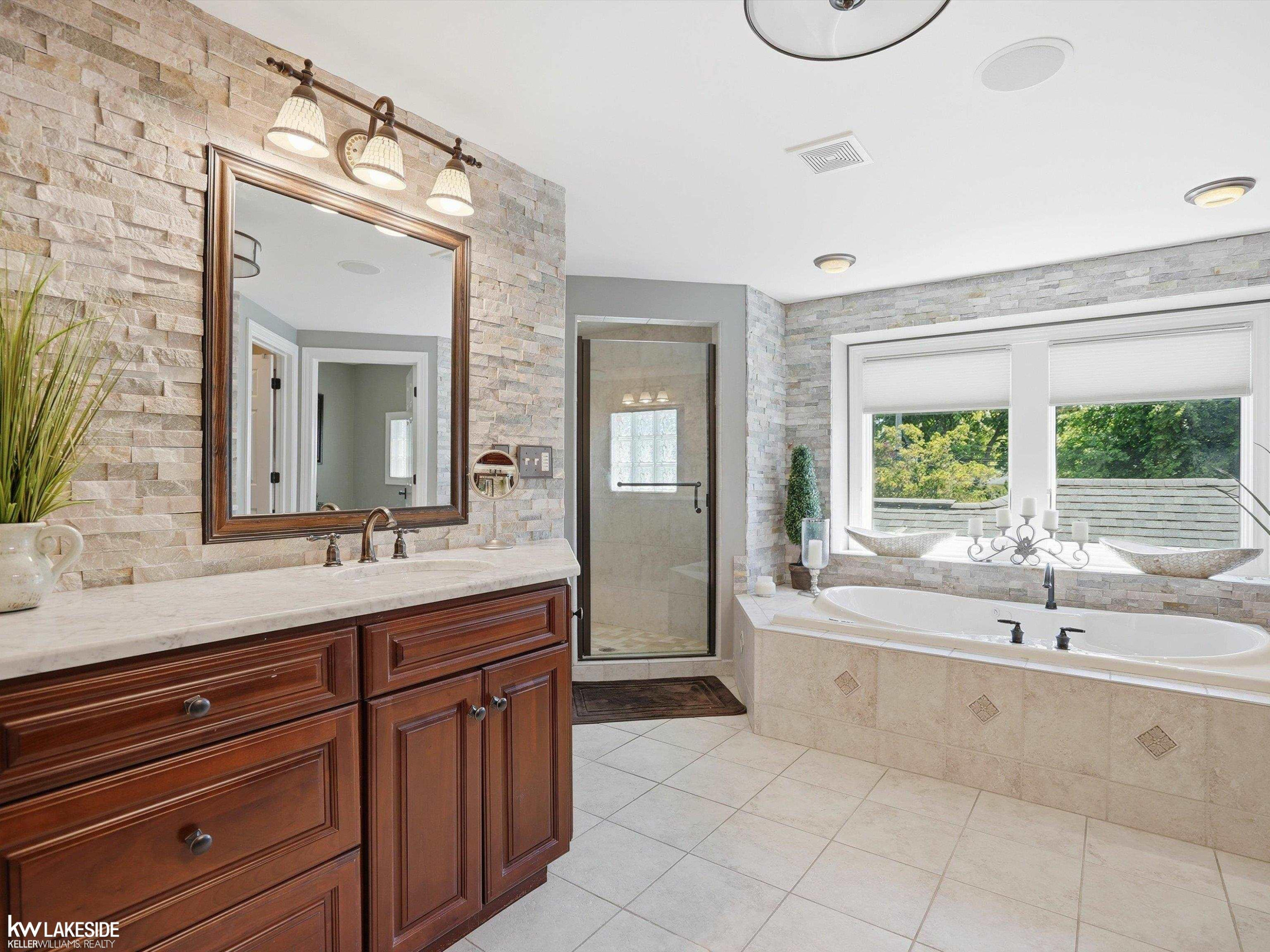 643 Lochmoor Boulevard, Grosse Pointe Woods, MI 48236 — Photo 41