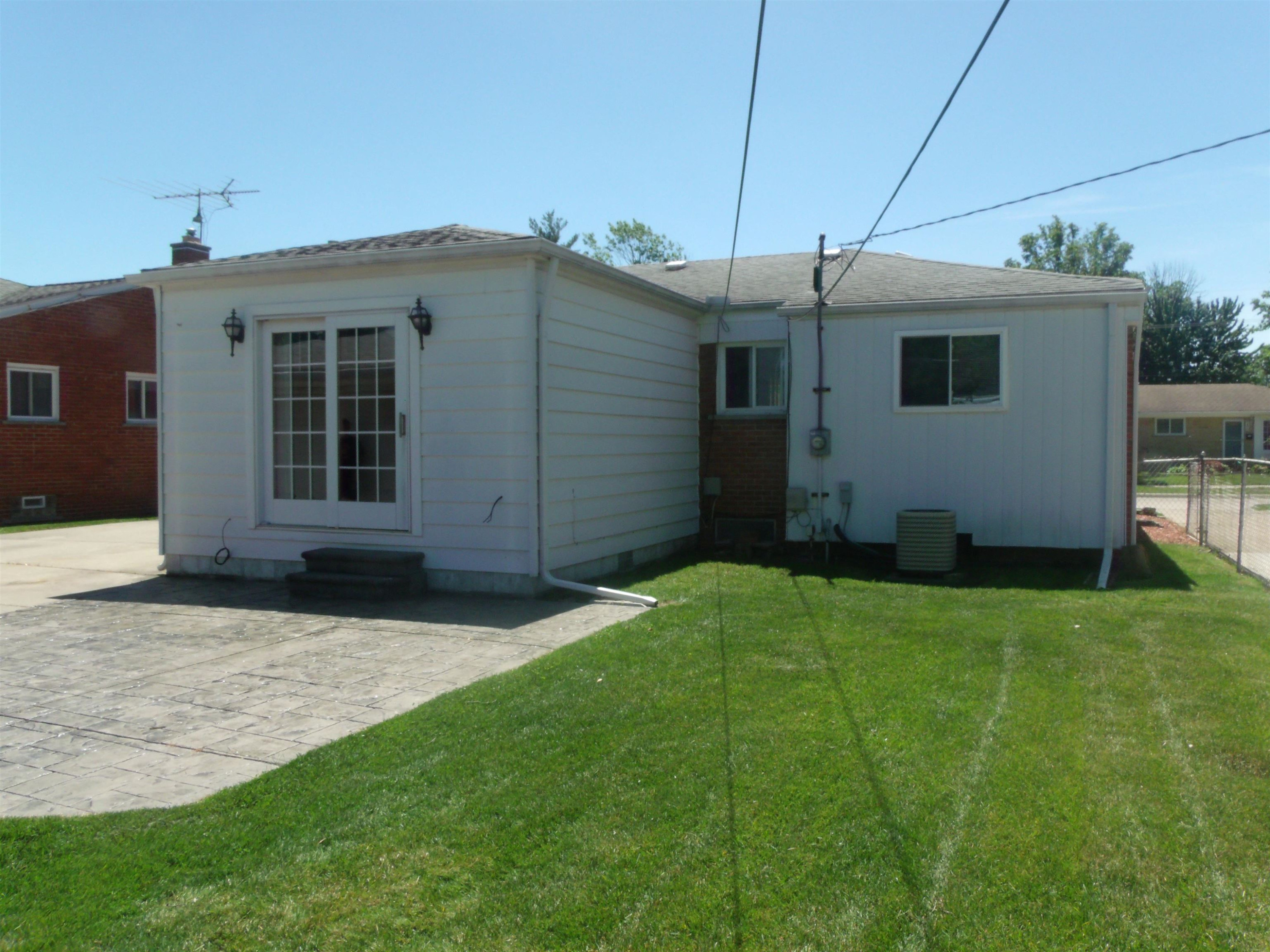 8467 Darlene Street, Warren, MI 48093 — Photo 7
