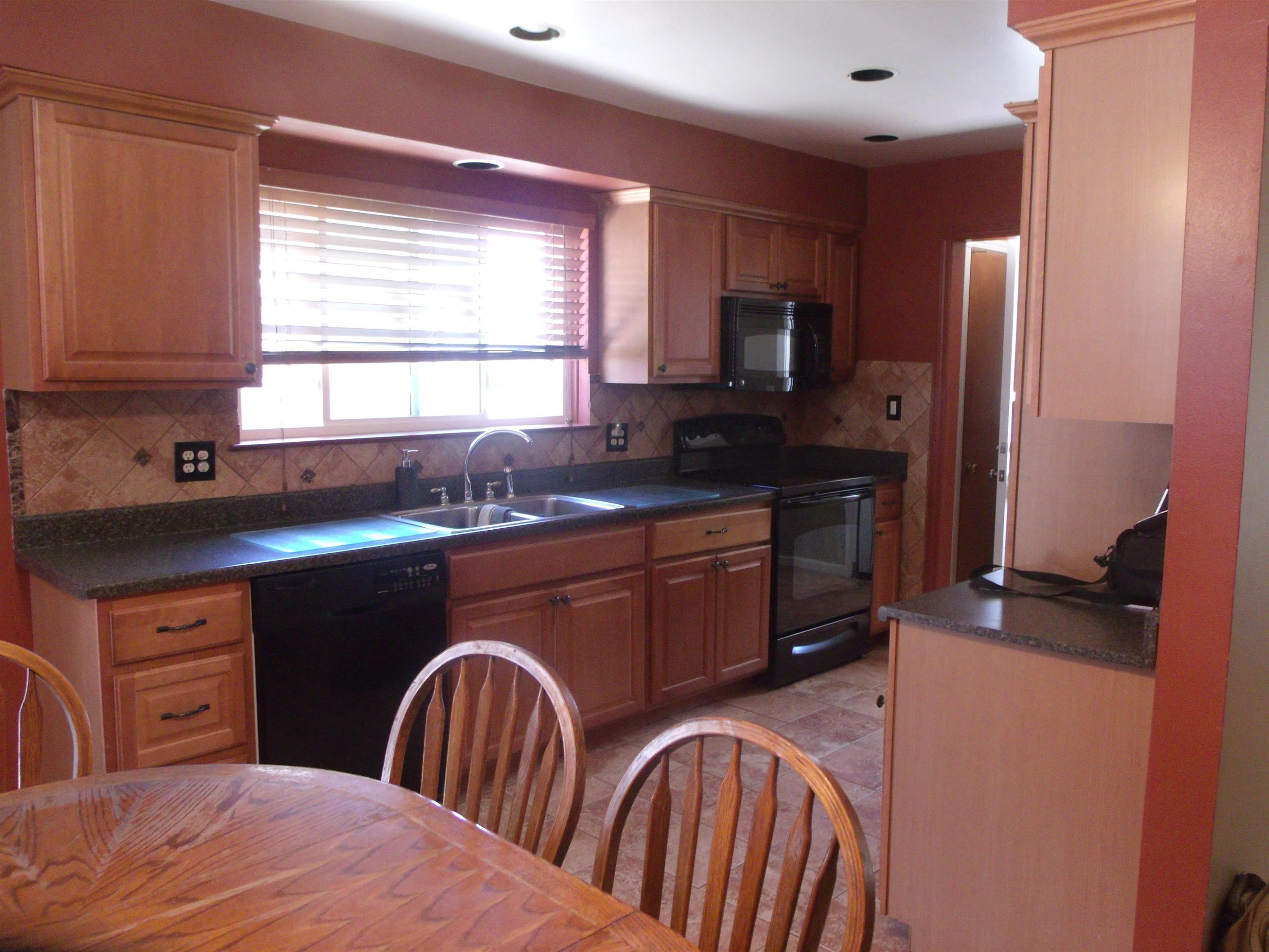 8467 Darlene Street, Warren, MI 48093 — Photo 13