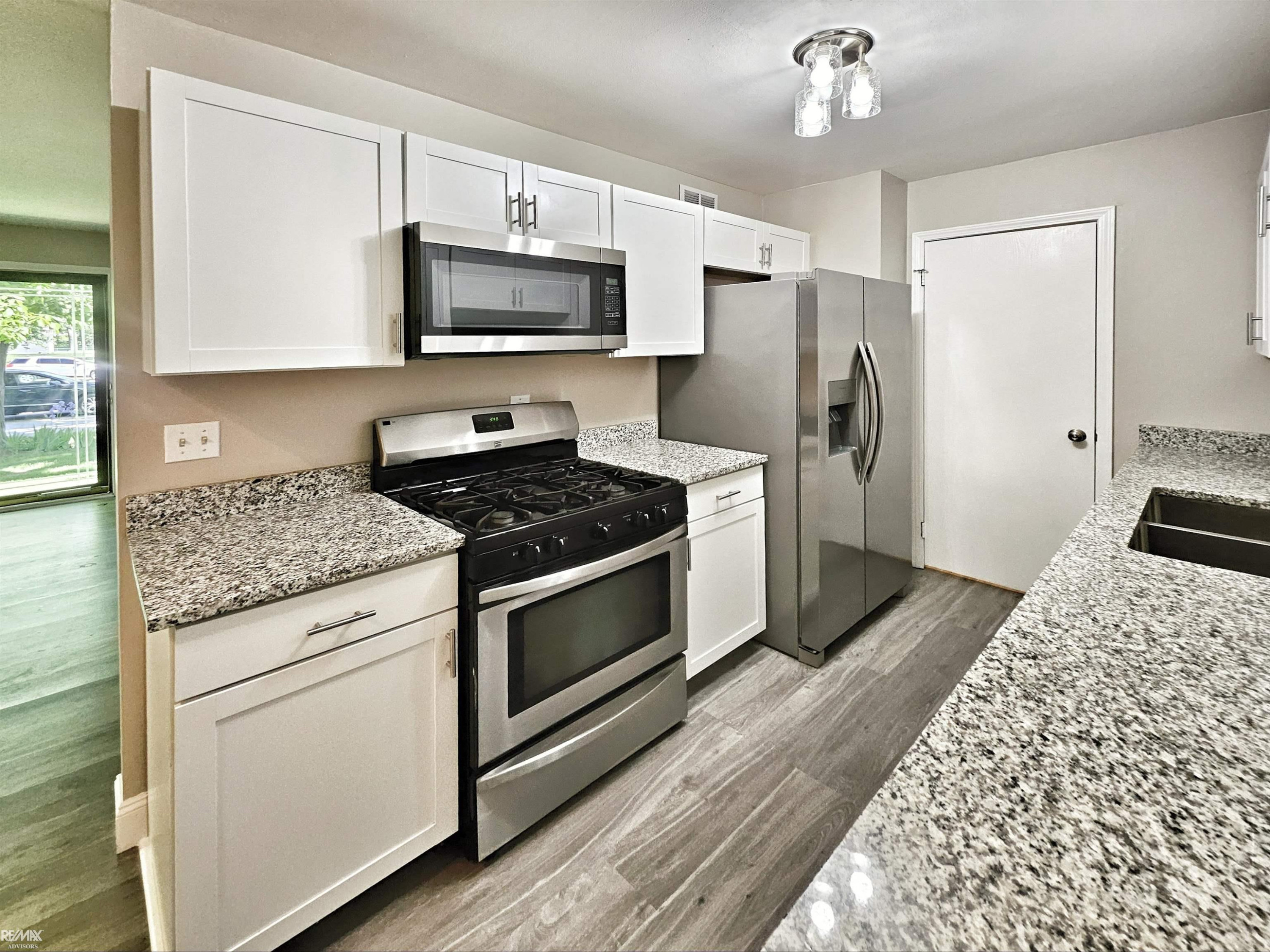 33799 BAYVIEW Drive, Chesterfield, MI 48047 — Photo 9