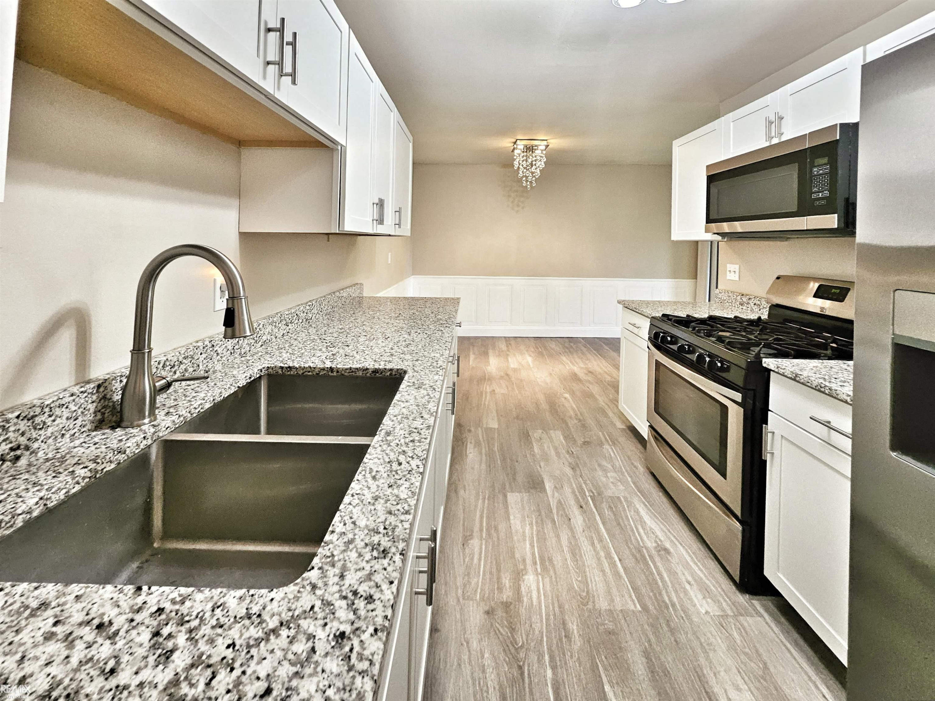 33799 BAYVIEW Drive, Chesterfield, MI 48047 — Photo 11