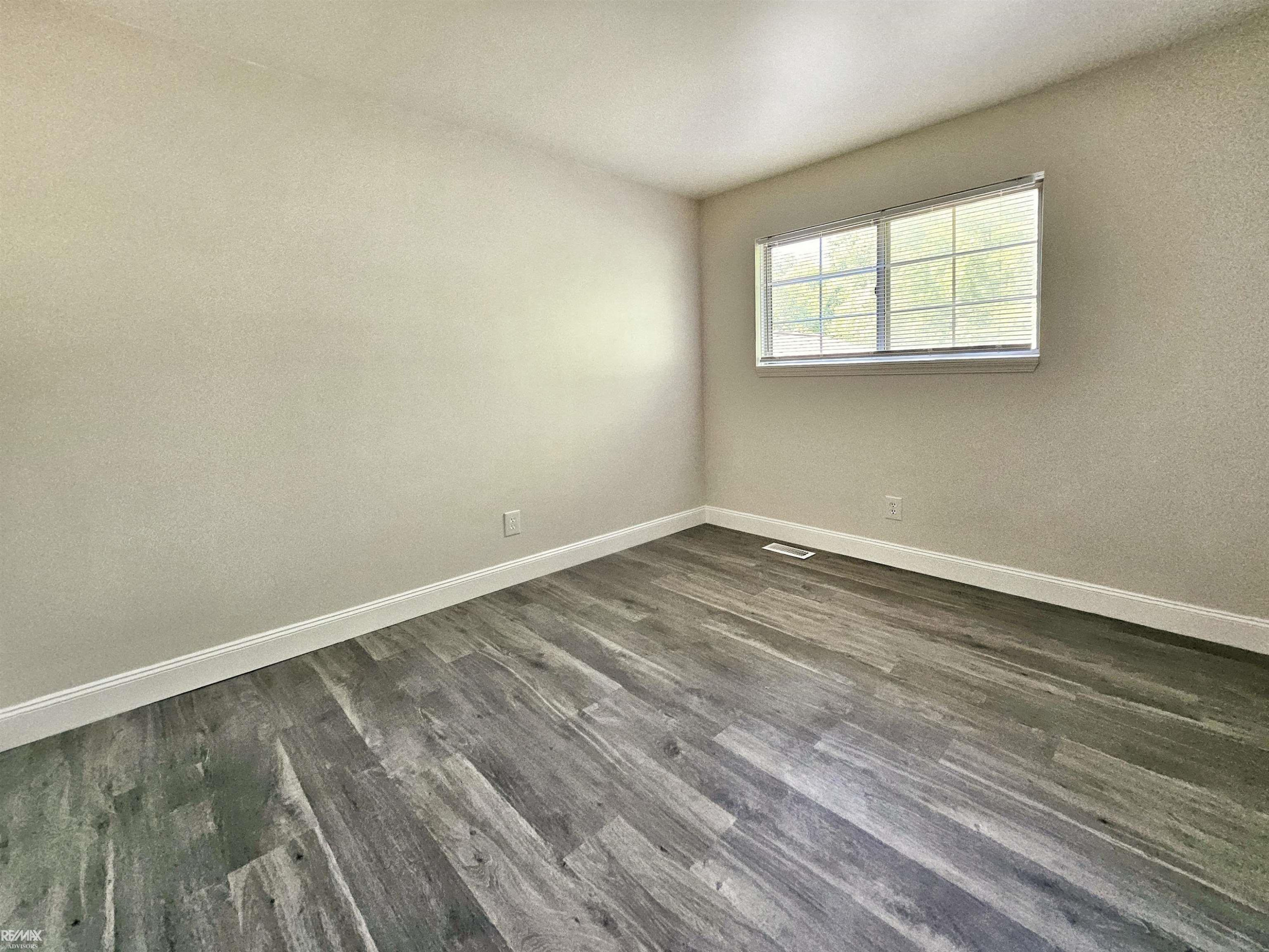 33799 BAYVIEW Drive, Chesterfield, MI 48047 — Photo 19