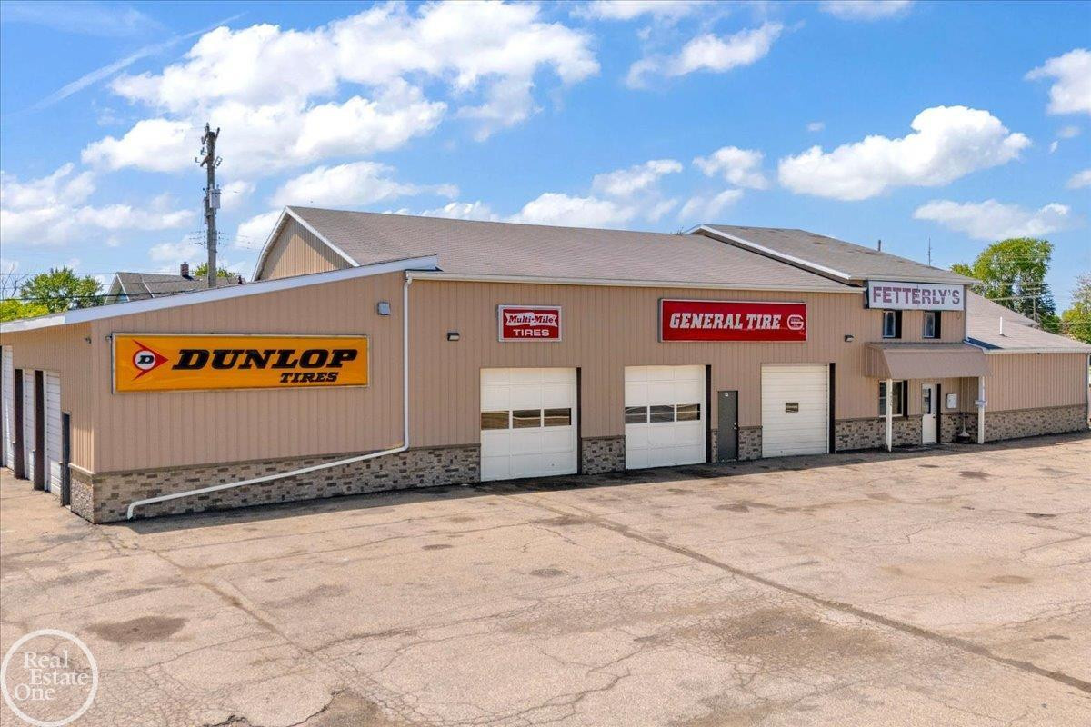 2026 Lapeer Road - Photo 2