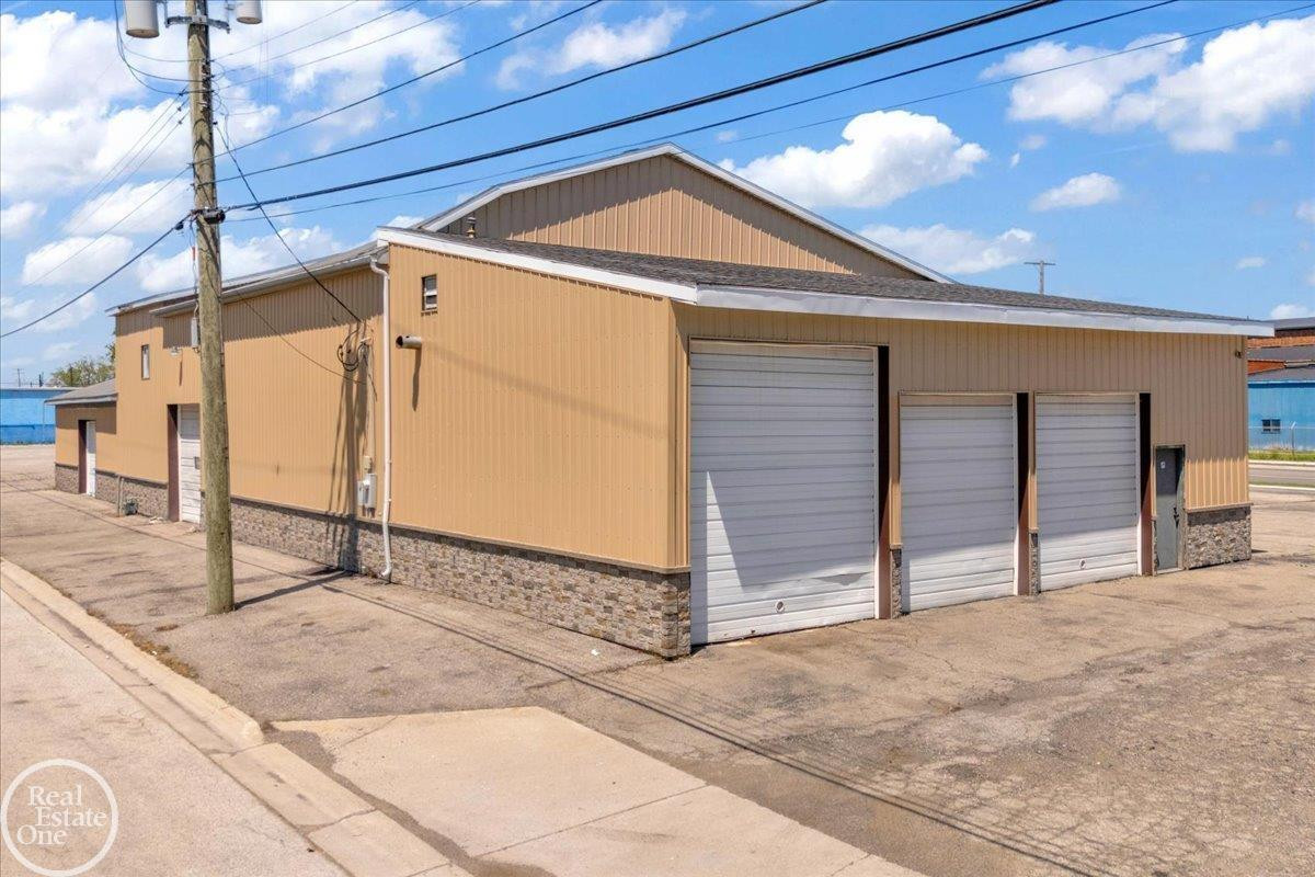 2026 Lapeer Road - Photo 3