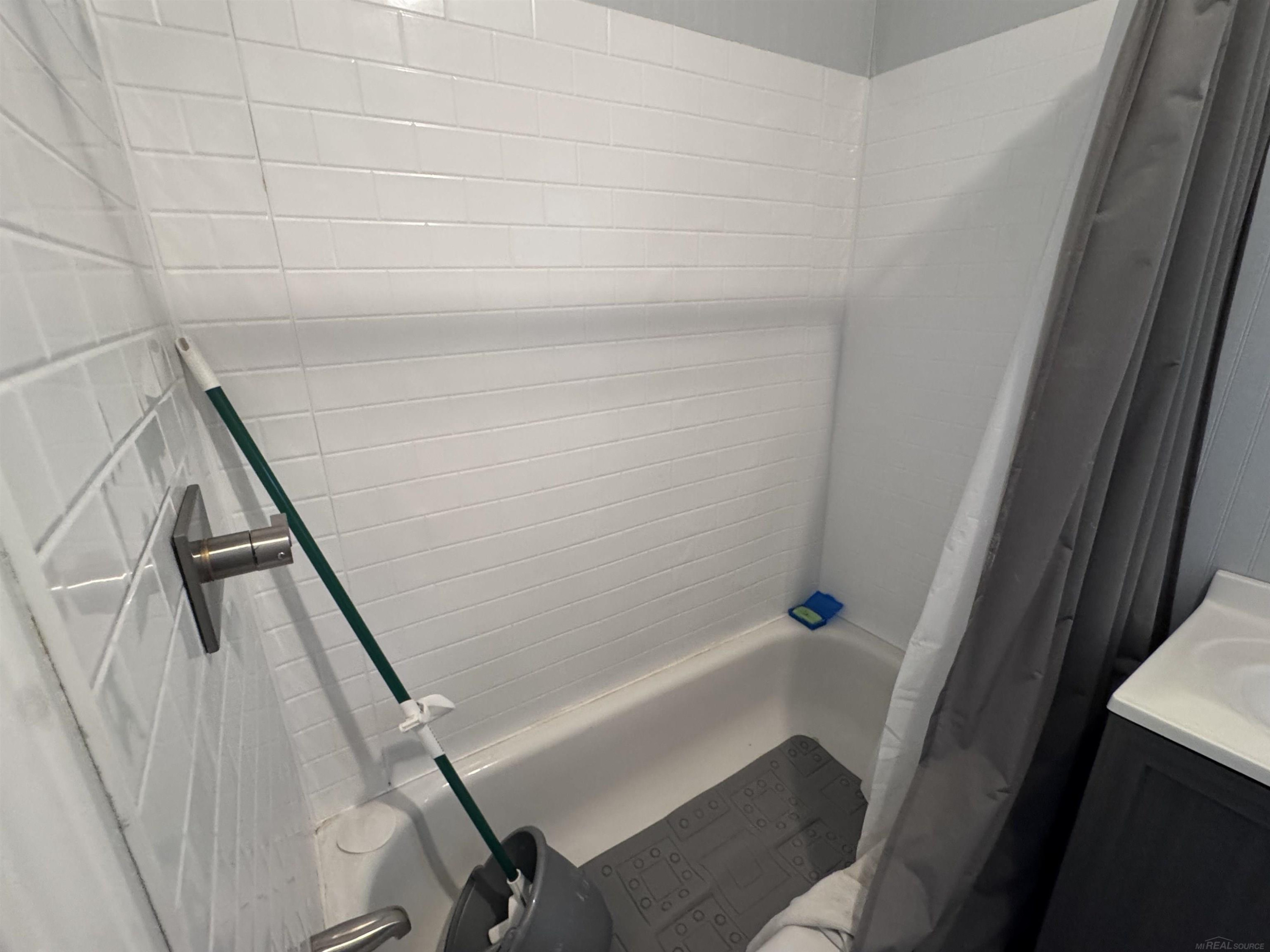 208 E Ridge Street, Ironwood, MI 49938 — Photo 6