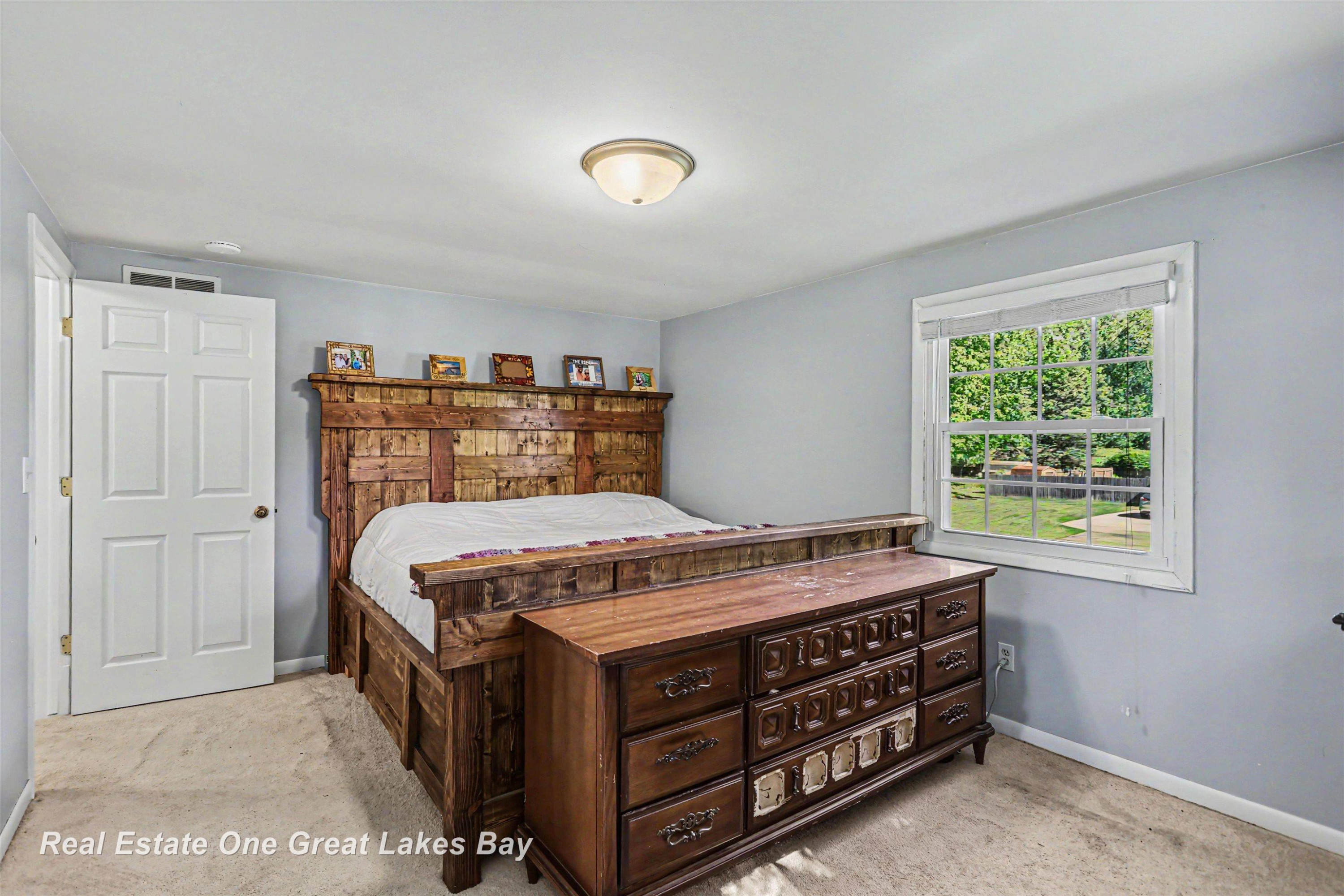 12119 Sanders Drive, Freeland, MI 48623 — Photo 18
