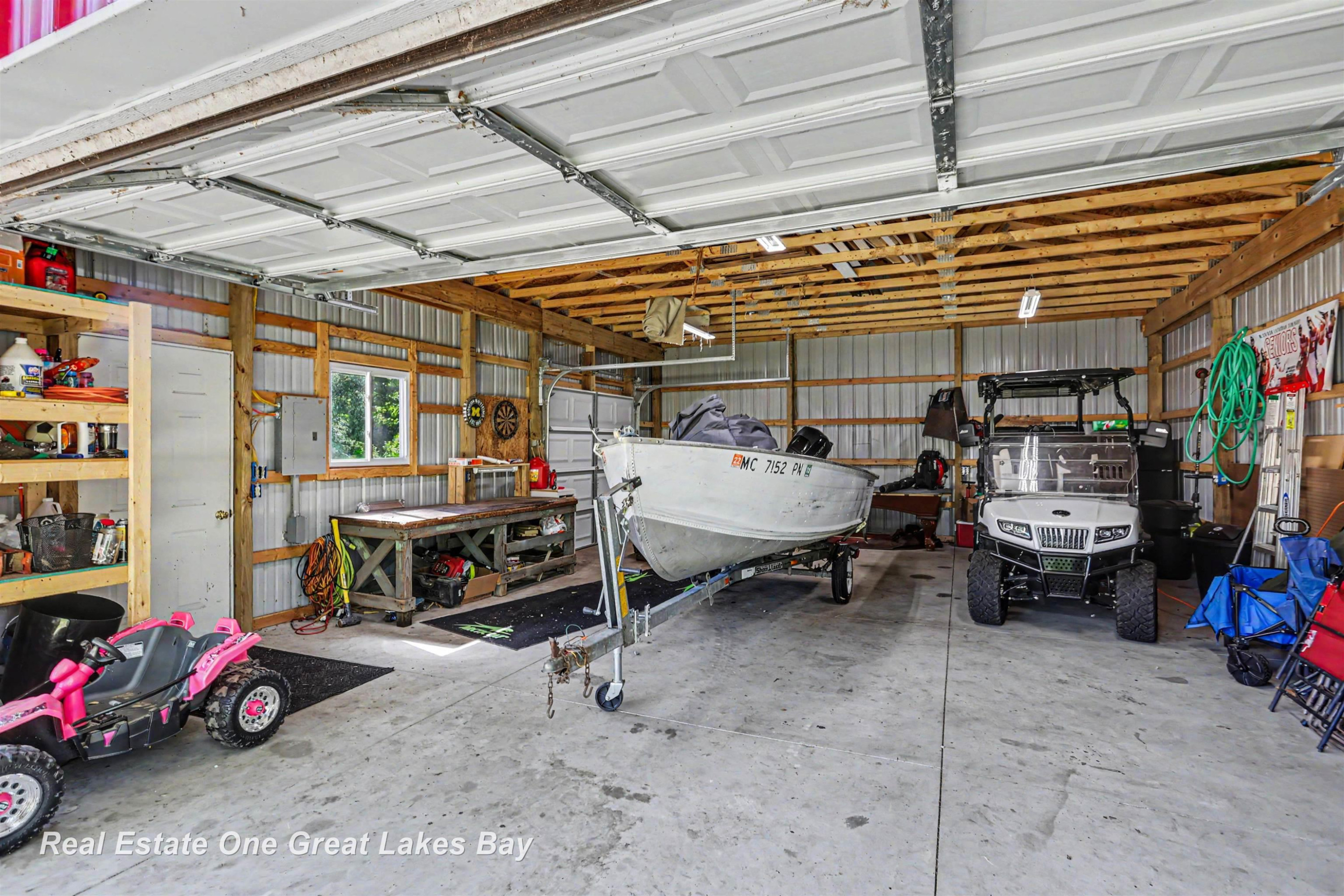 12119 Sanders Drive, Freeland, MI 48623 — Photo 25