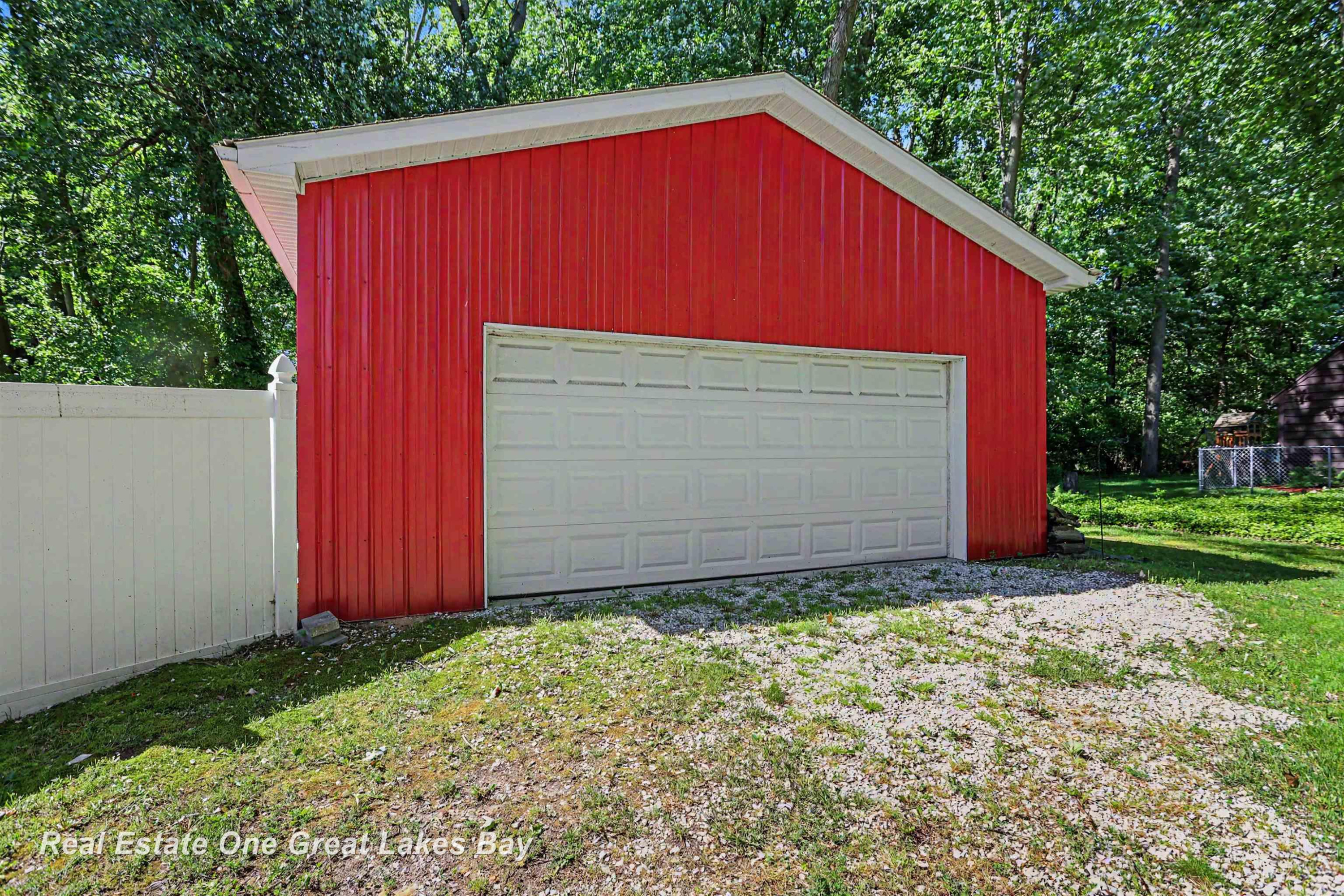 12119 Sanders Drive, Freeland, MI 48623 — Photo 26