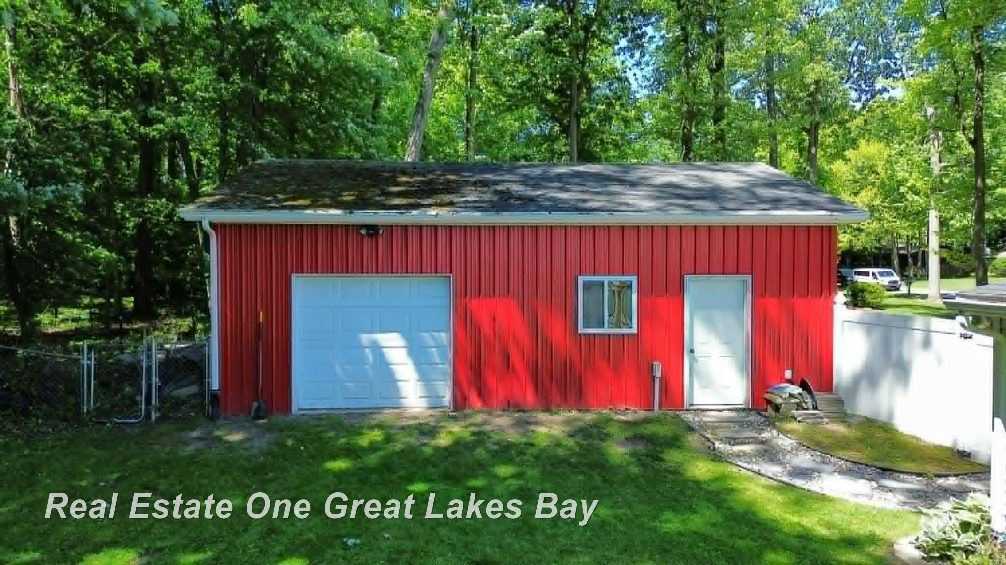 12119 Sanders Drive, Freeland, MI 48623 — Photo 31