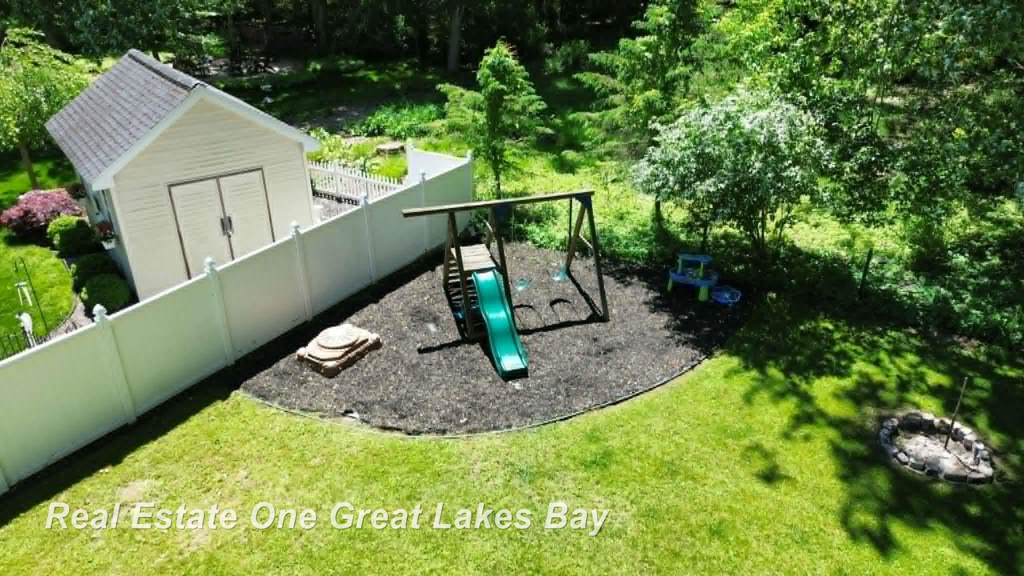 12119 Sanders Drive, Freeland, MI 48623 — Photo 34