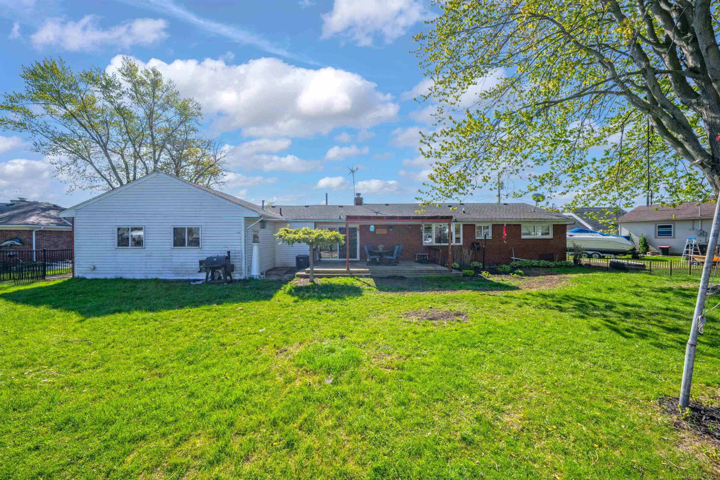 46891 Roselane Drive, MI 48047 — Photo 23