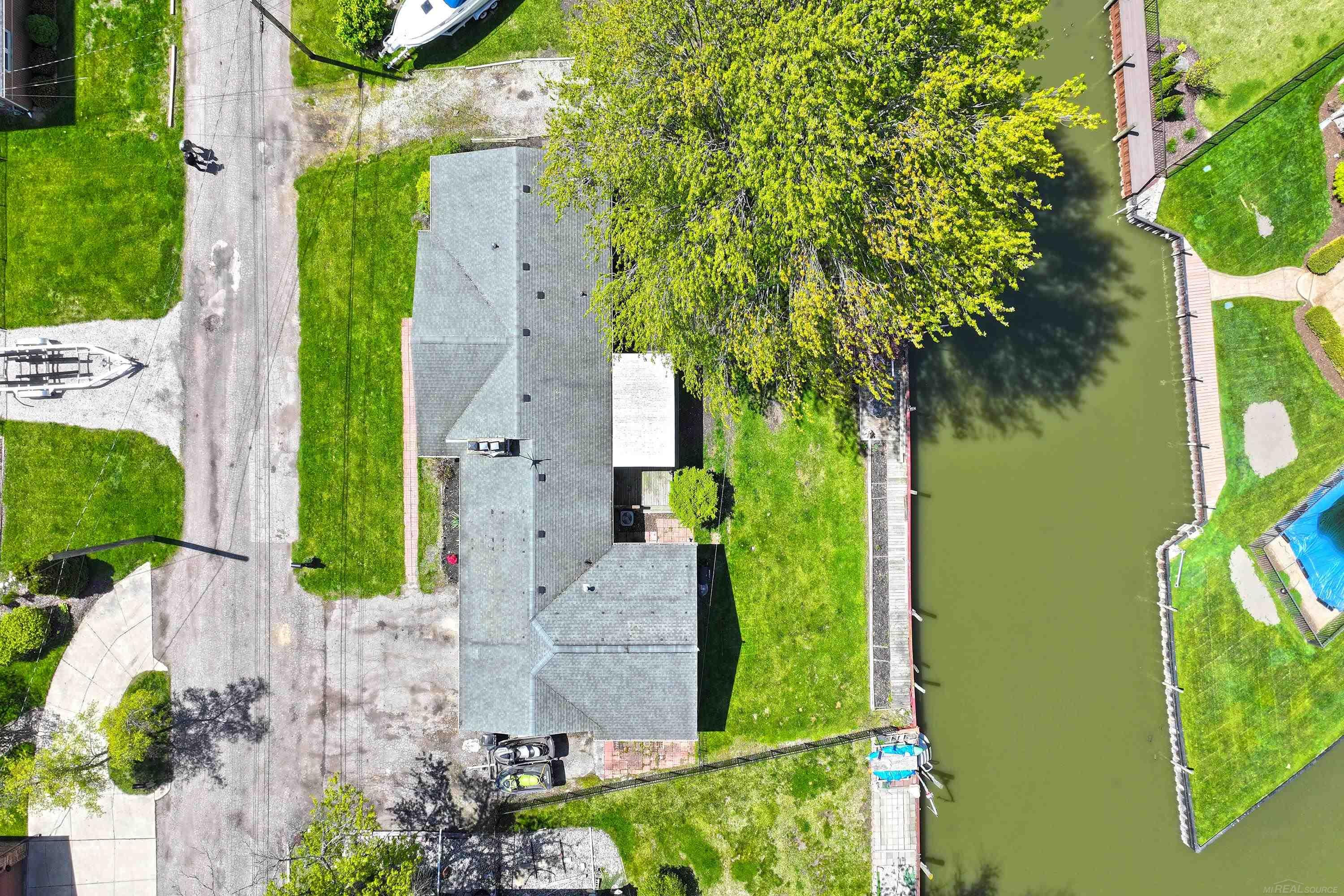46891 Roselane Drive, MI 48047 — Photo 32