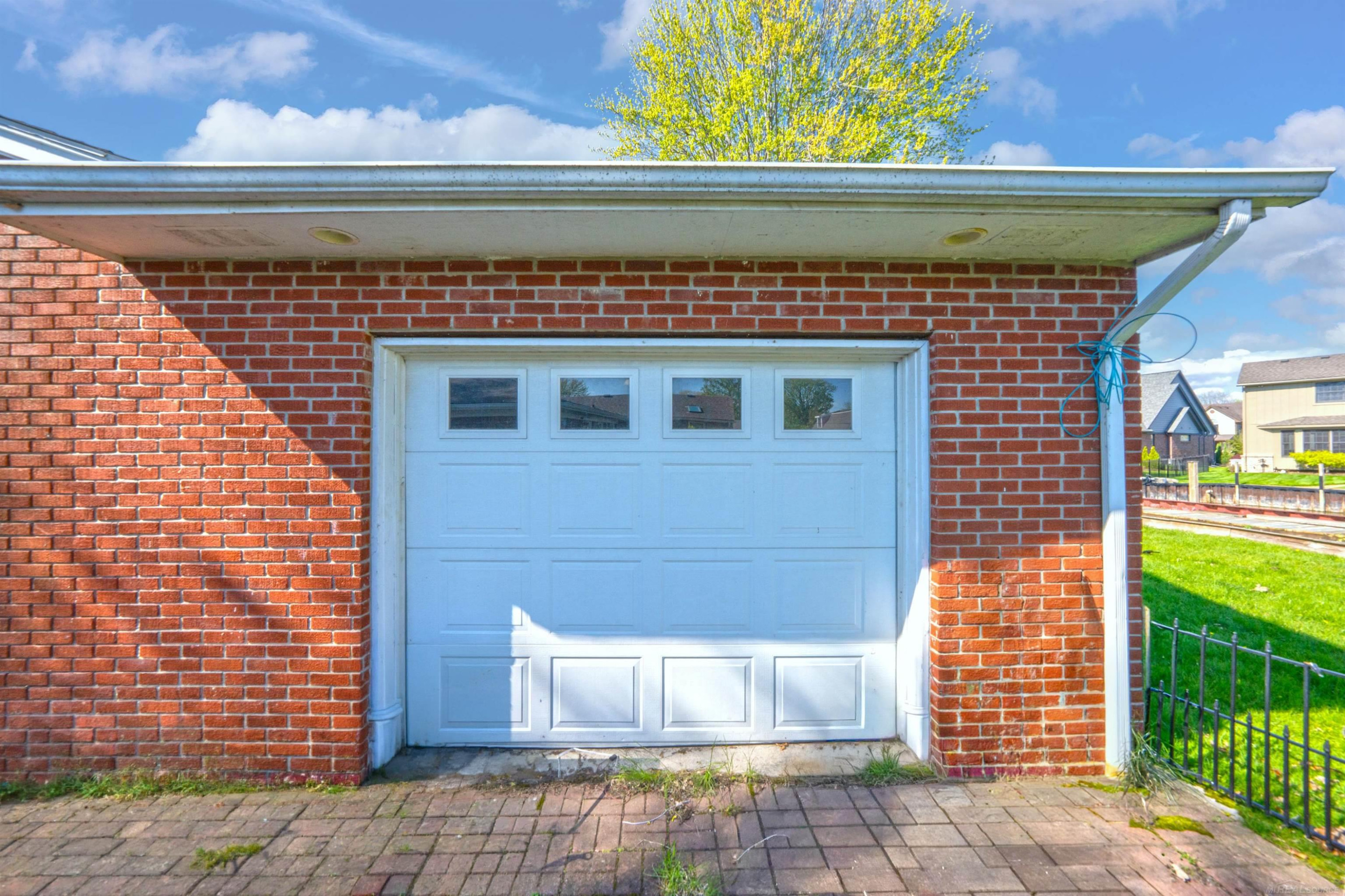 46891 Roselane Drive, MI 48047 — Photo 38