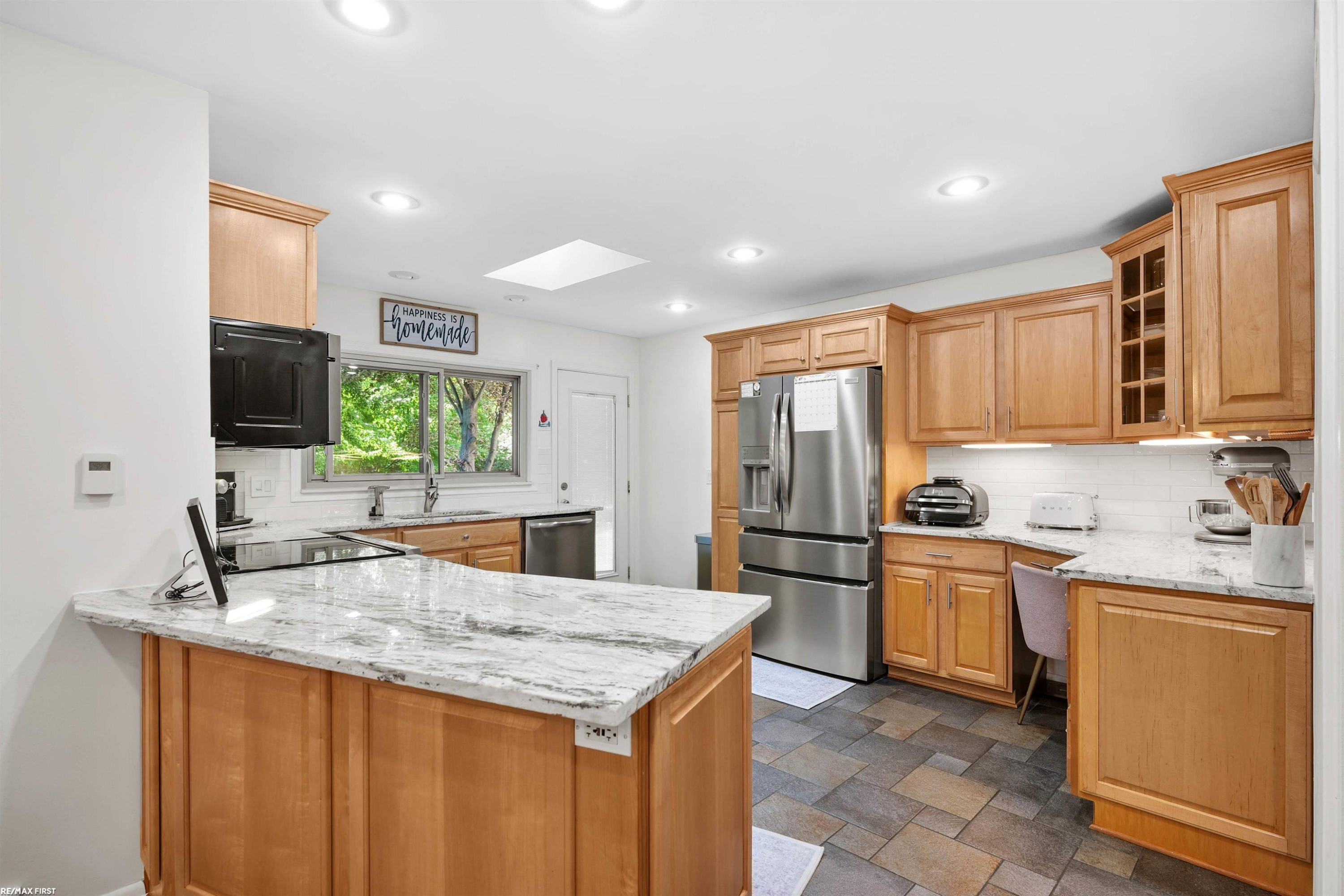 46368 Community Center Drive, MI 48047 — Photo 4