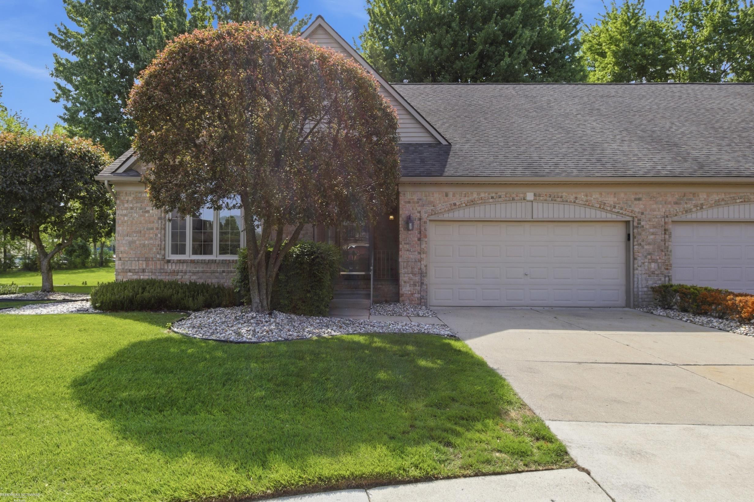 47153 W Mission Valley Drive, 10, Macomb, MI 48042 — front exterior
