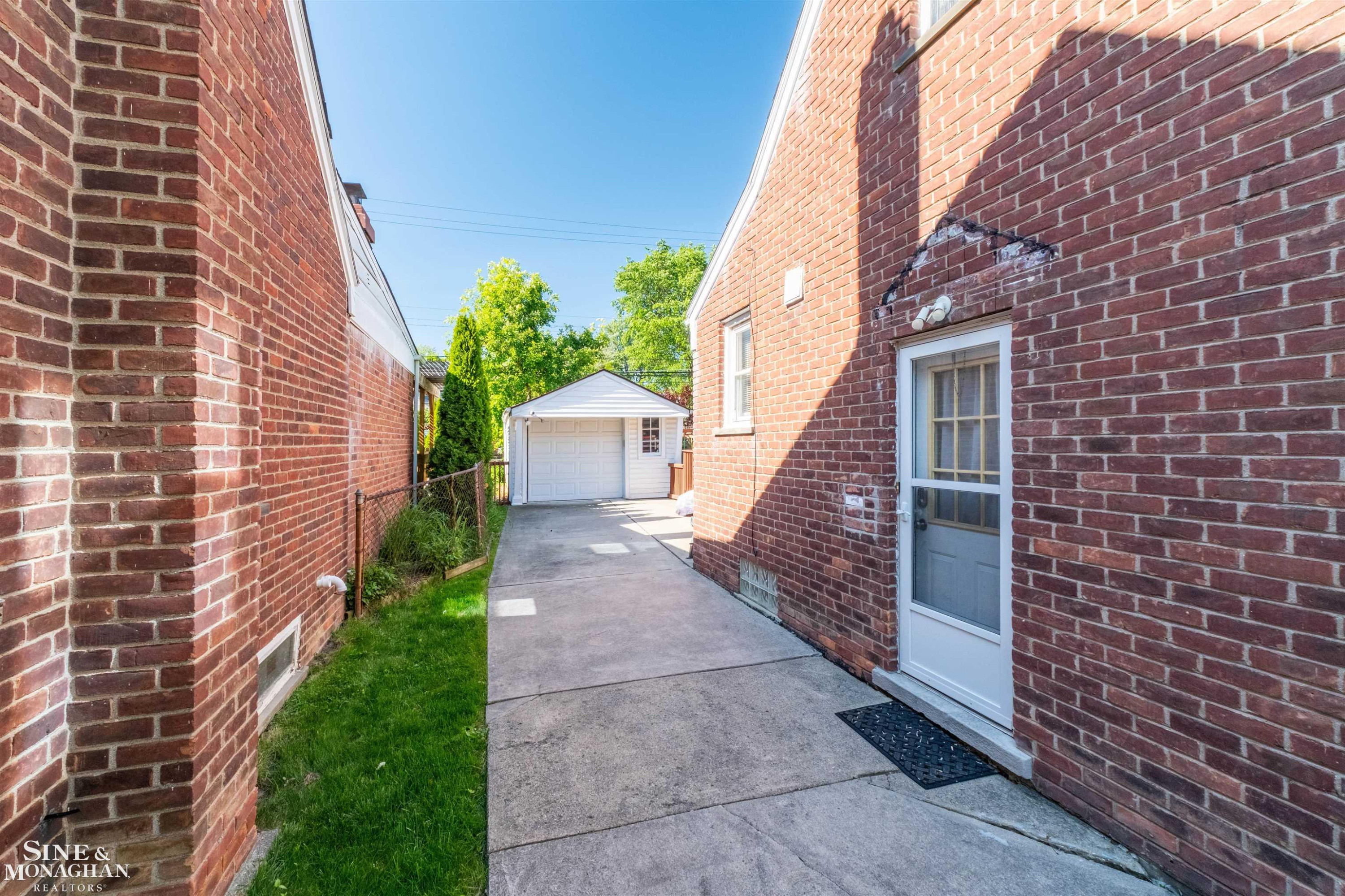 1229 Brys Drive, Grosse Pointe Woods, MI 48236 — Photo 38