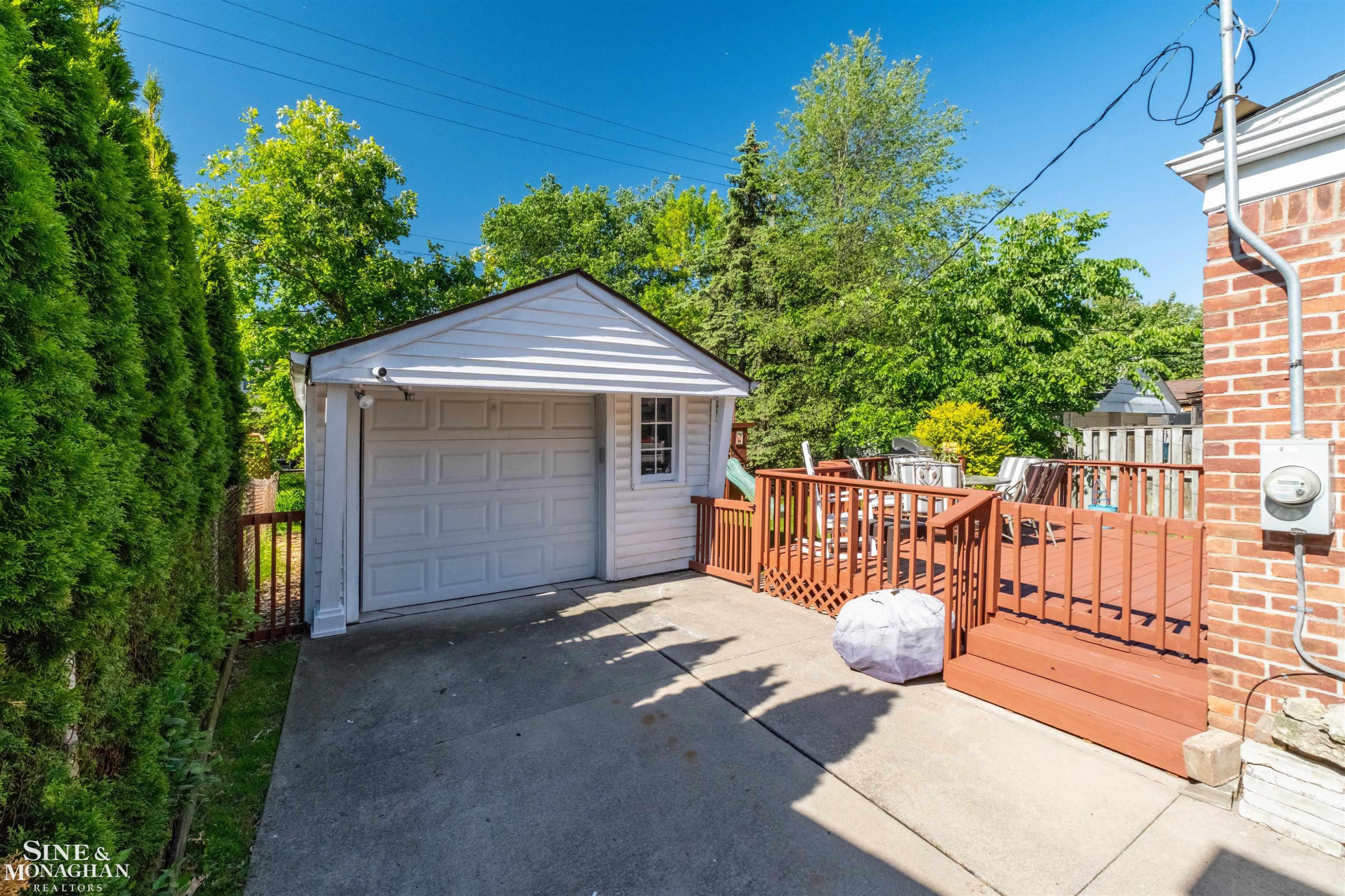 1229 Brys Drive, Grosse Pointe Woods, MI 48236 — Photo 39