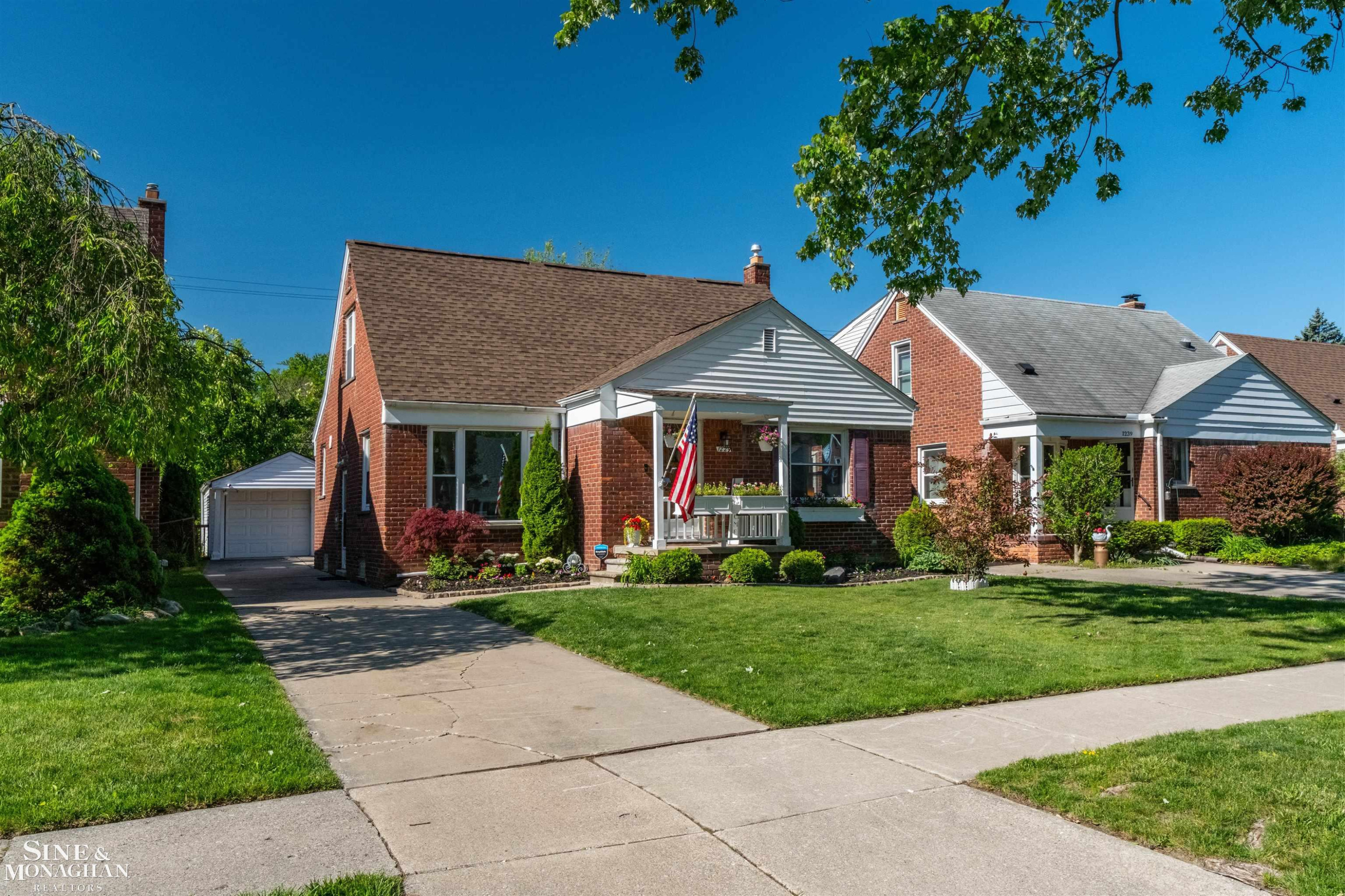 1229 Brys Drive, Grosse Pointe Woods, MI 48236 — Photo 49