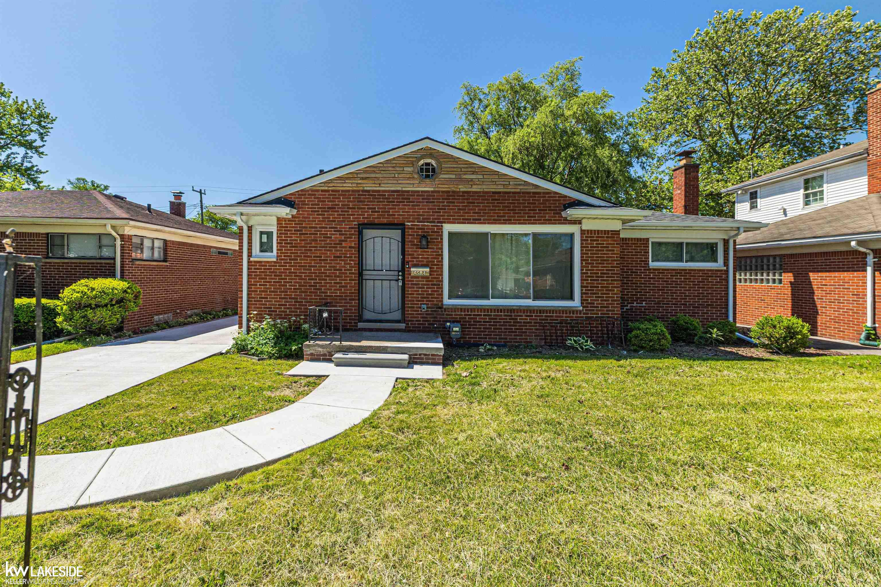 16504 Collinson Avenue, Eastpointe, MI 48021 — Photo 2