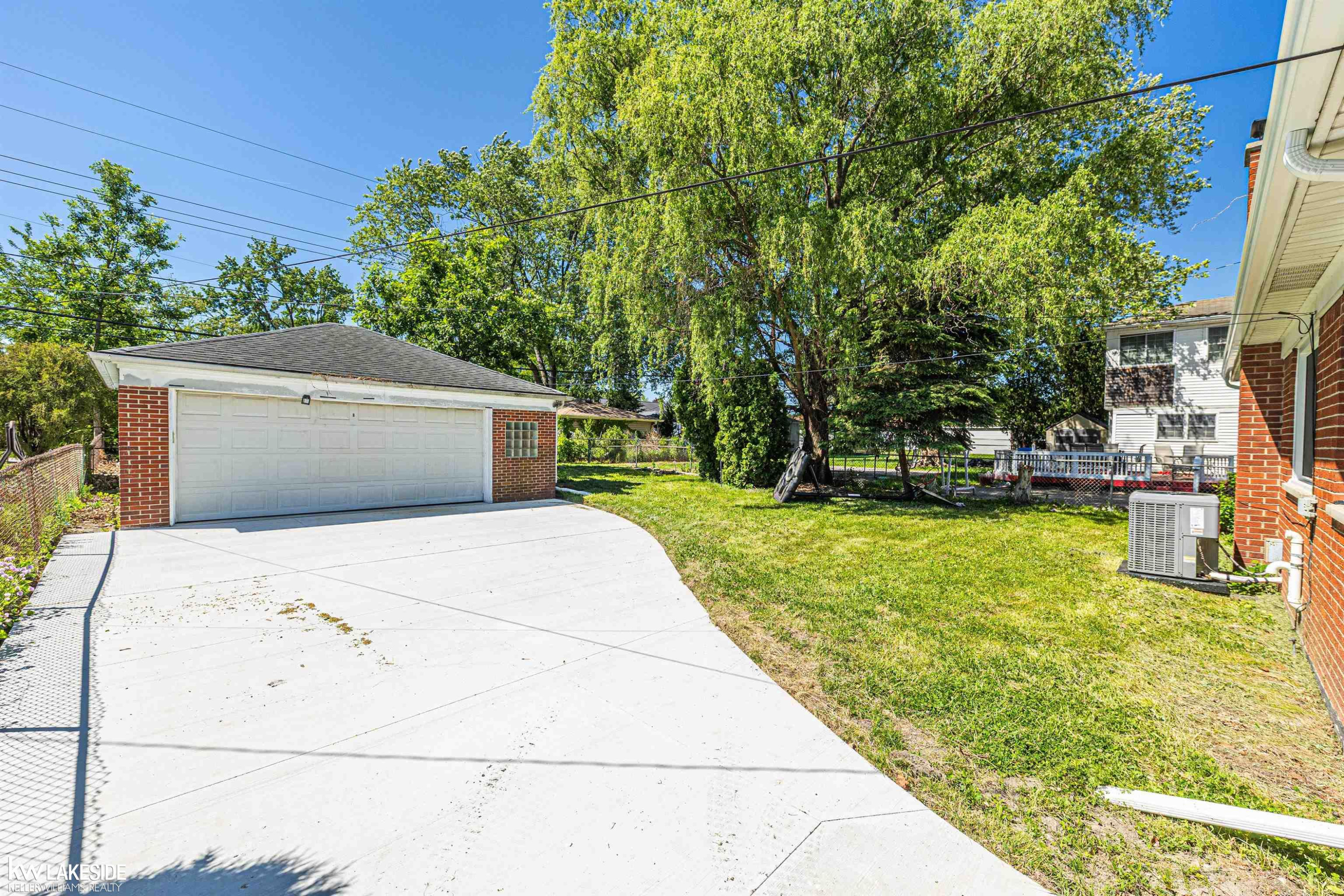 16504 Collinson Avenue, Eastpointe, MI 48021 — Photo 4