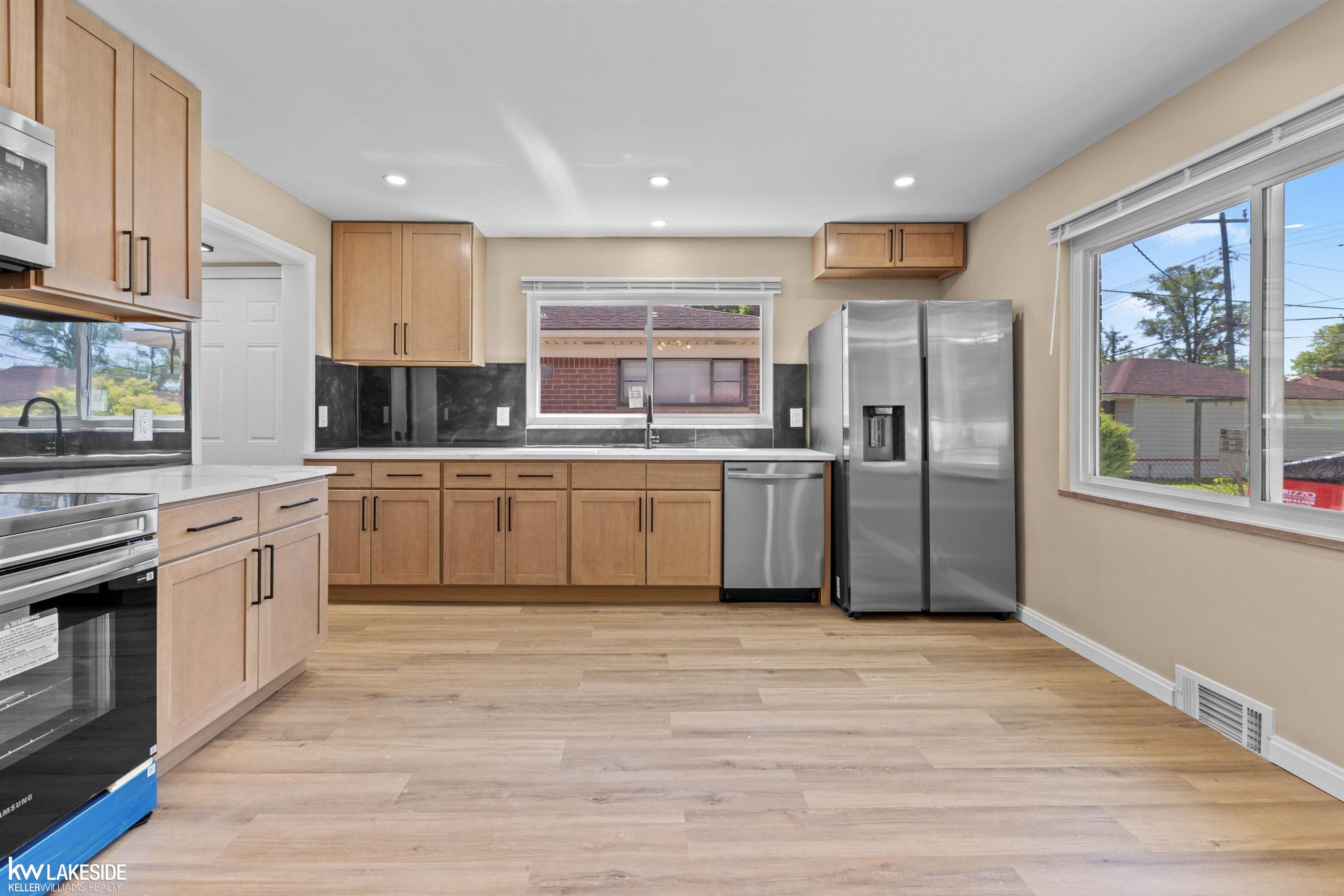 16504 Collinson Avenue, Eastpointe, MI 48021 — Photo 10