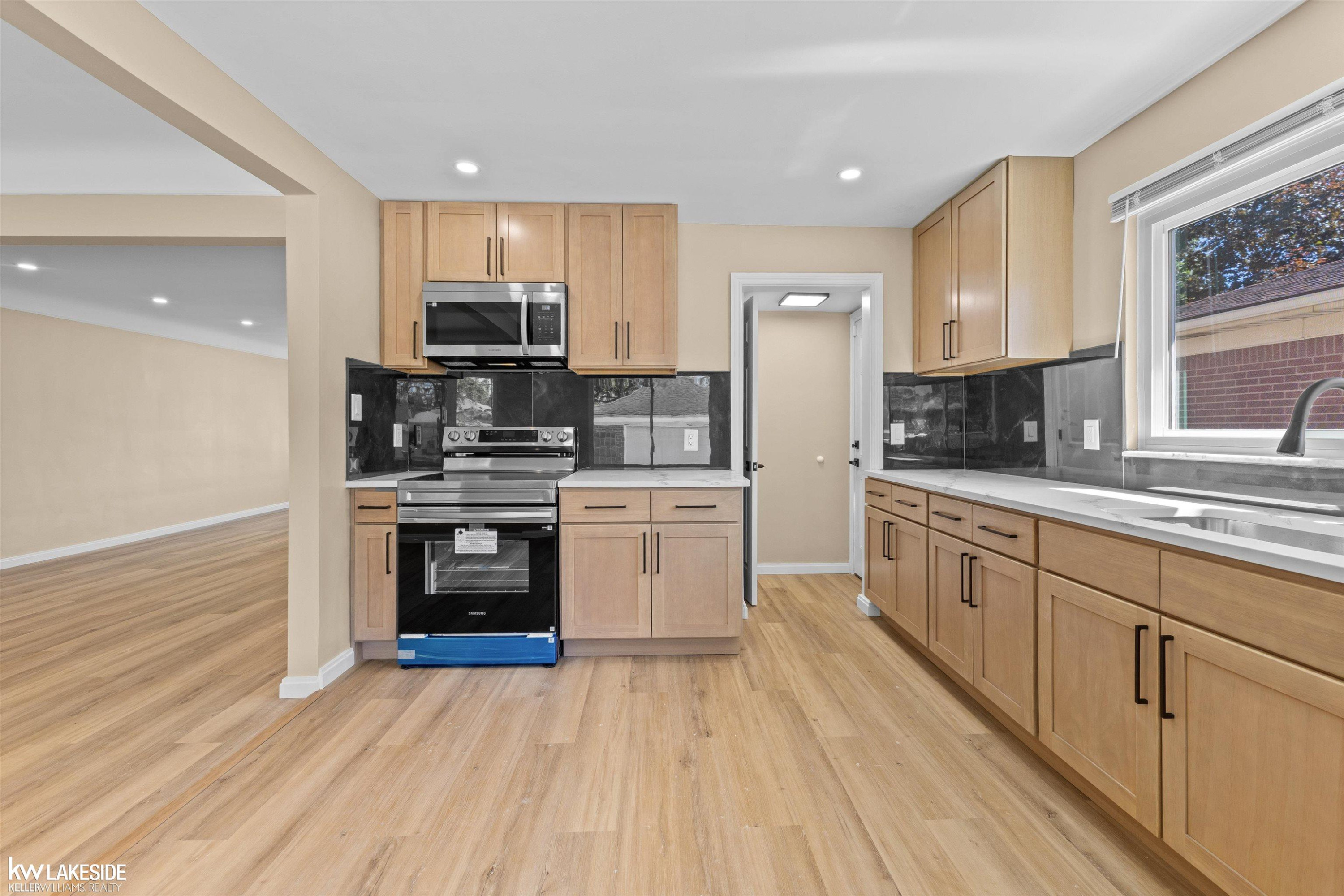 16504 Collinson Avenue, Eastpointe, MI 48021 — Photo 11