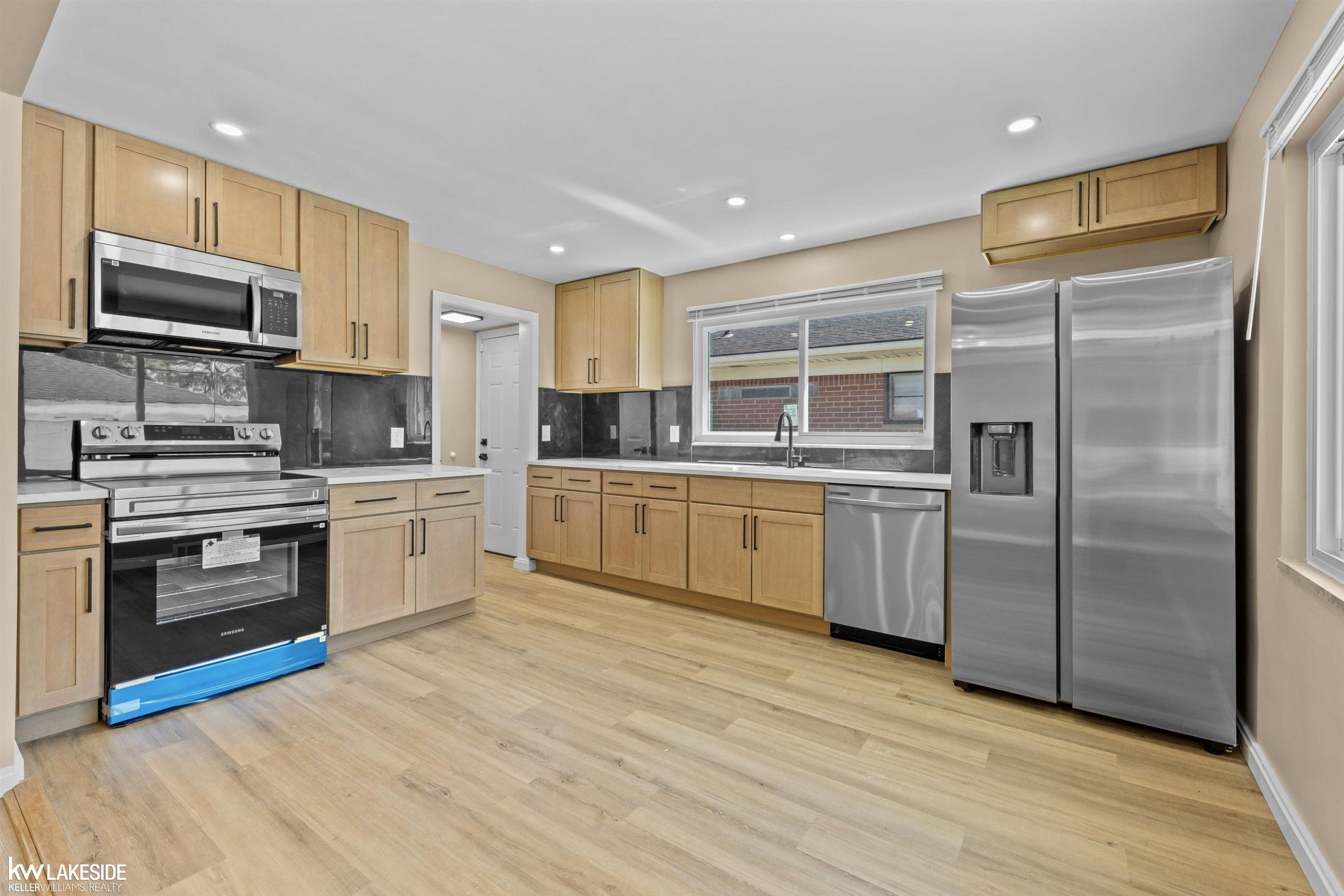 16504 Collinson Avenue, Eastpointe, MI 48021 — Photo 12