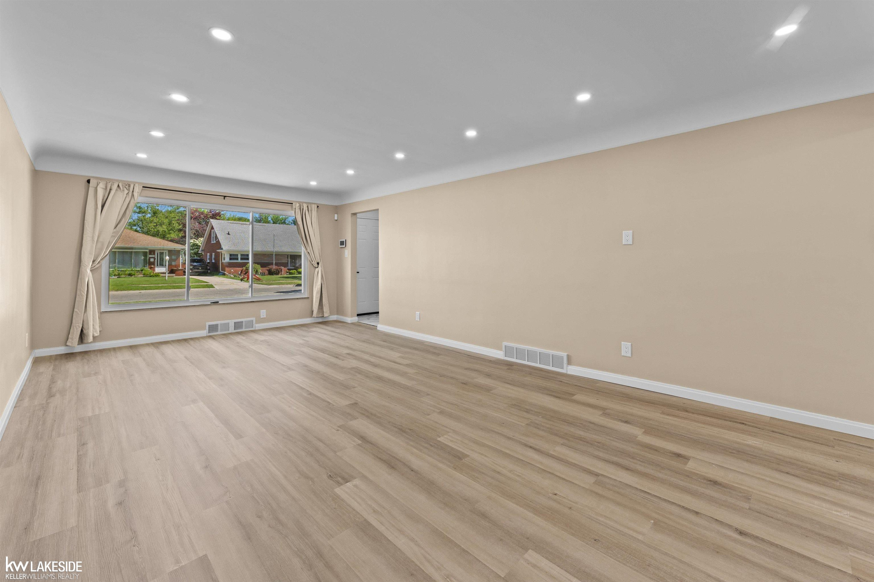 16504 Collinson Avenue, Eastpointe, MI 48021 — Photo 15